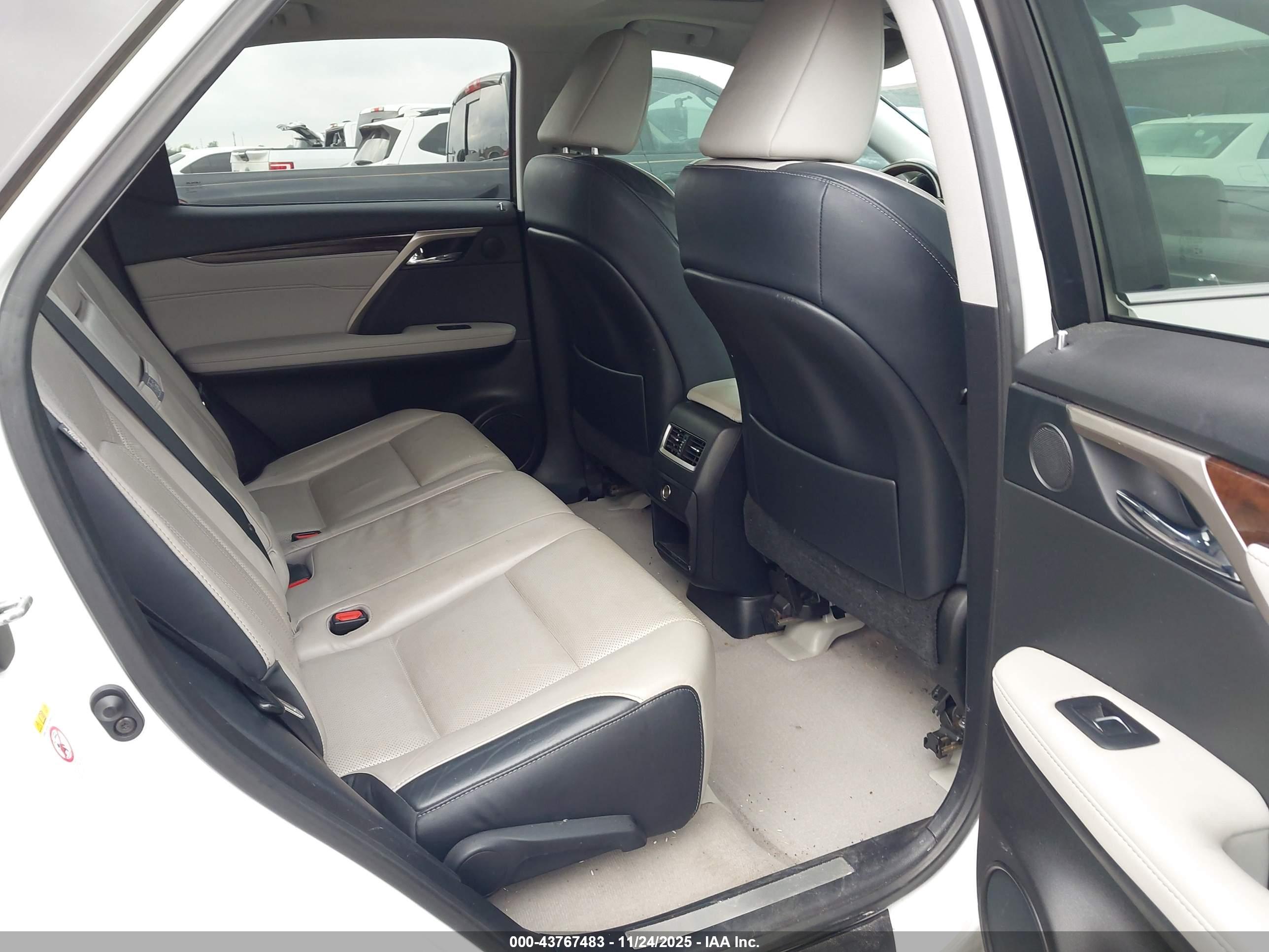 LEXUS RX image 8