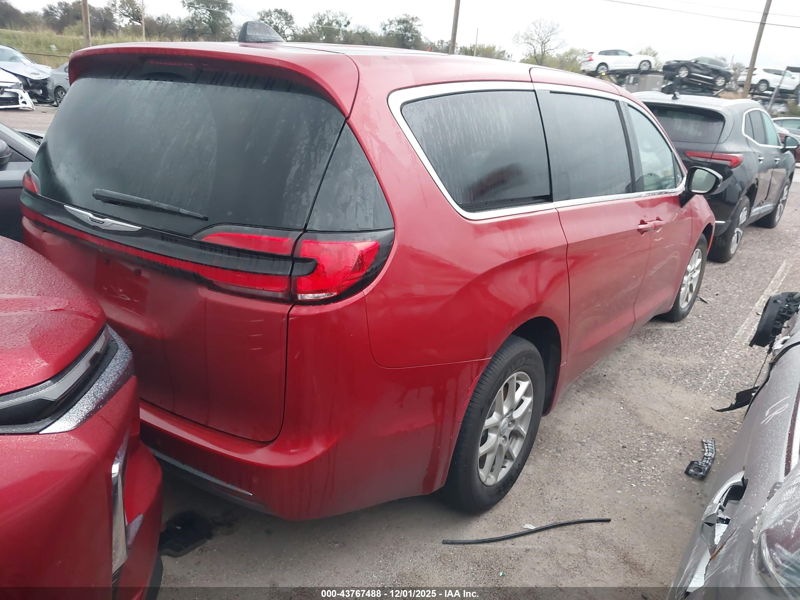 CHRYSLER PACIFICA image 4