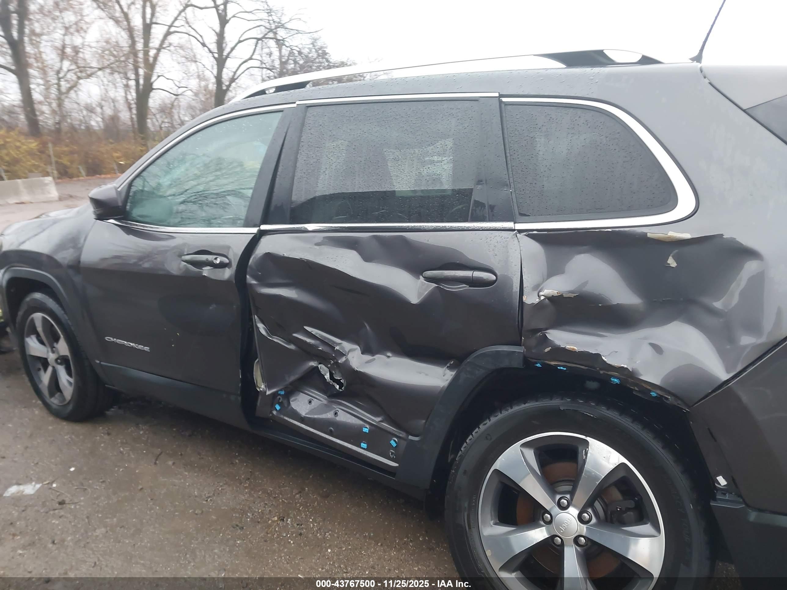 JEEP CHEROKEE image 6