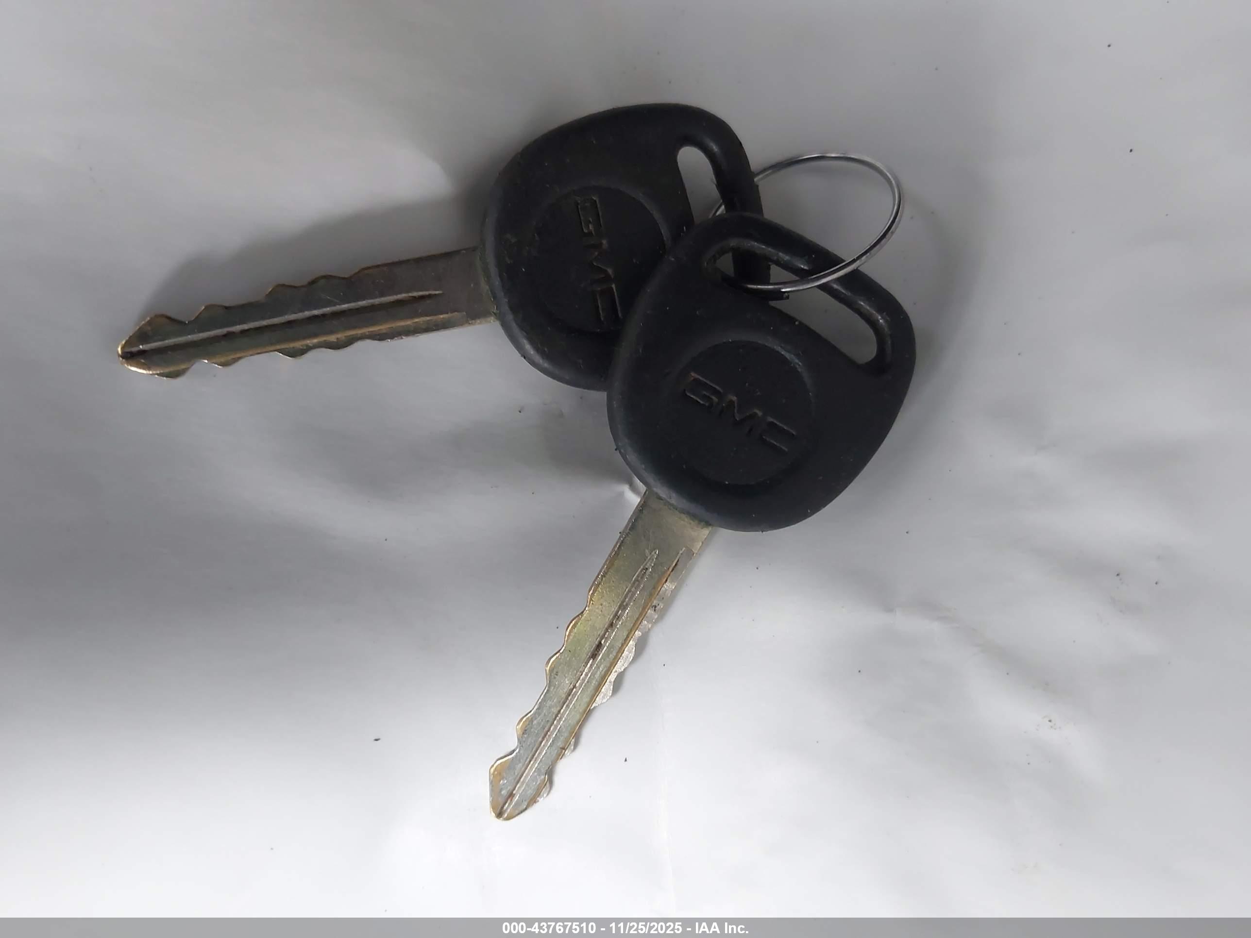 GMC YUKON image 11
