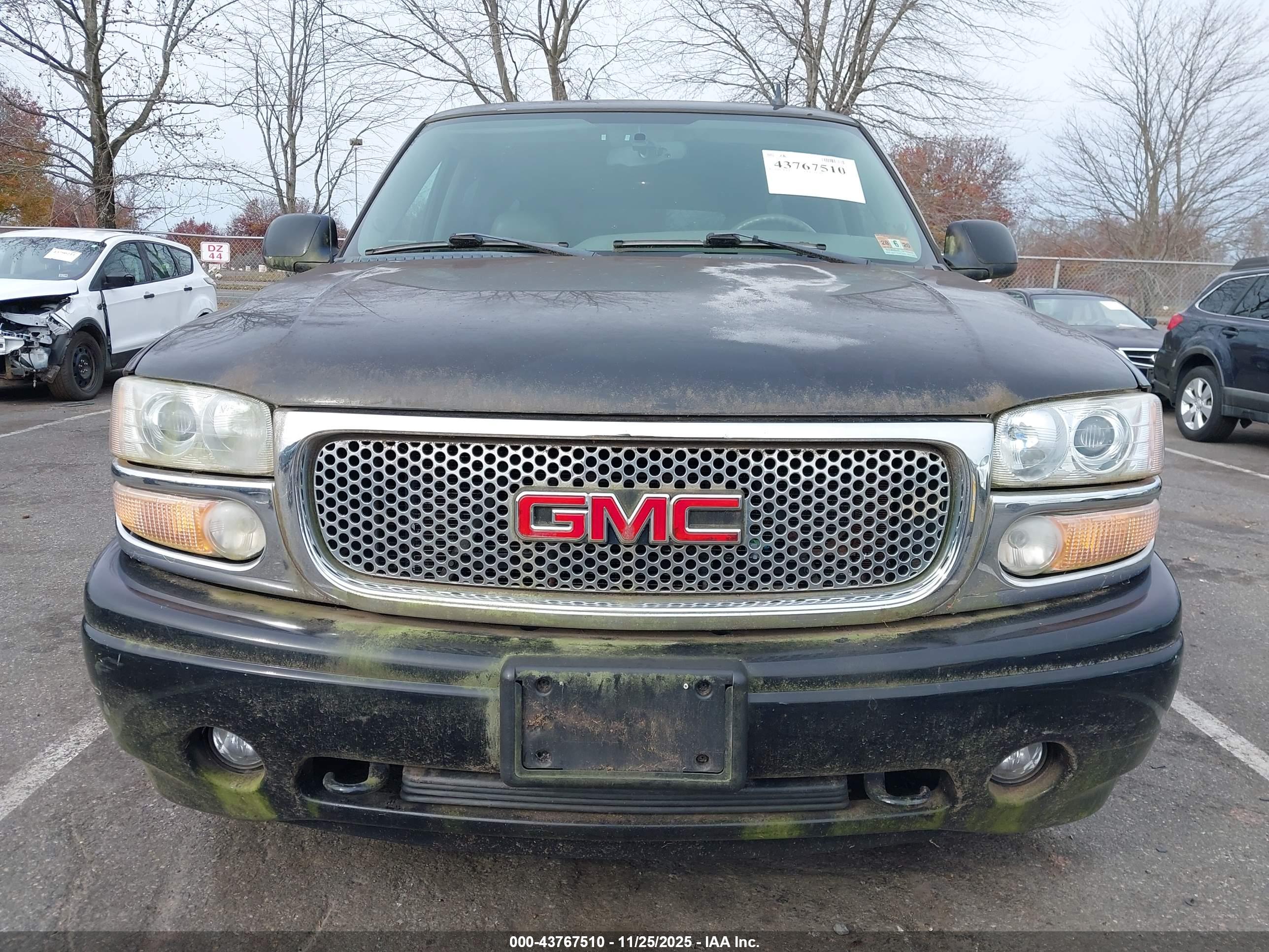 GMC YUKON image 6