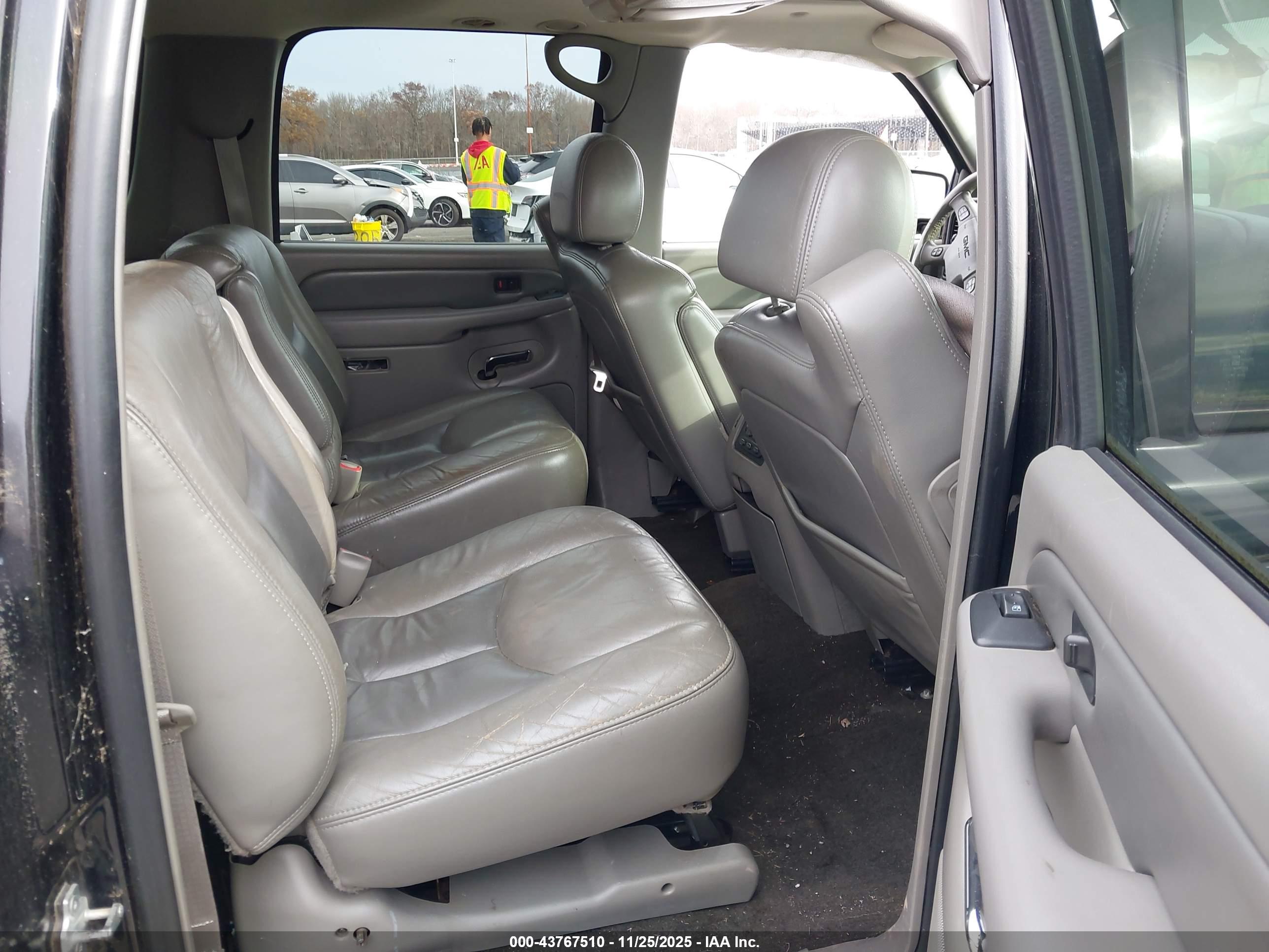 GMC YUKON image 8
