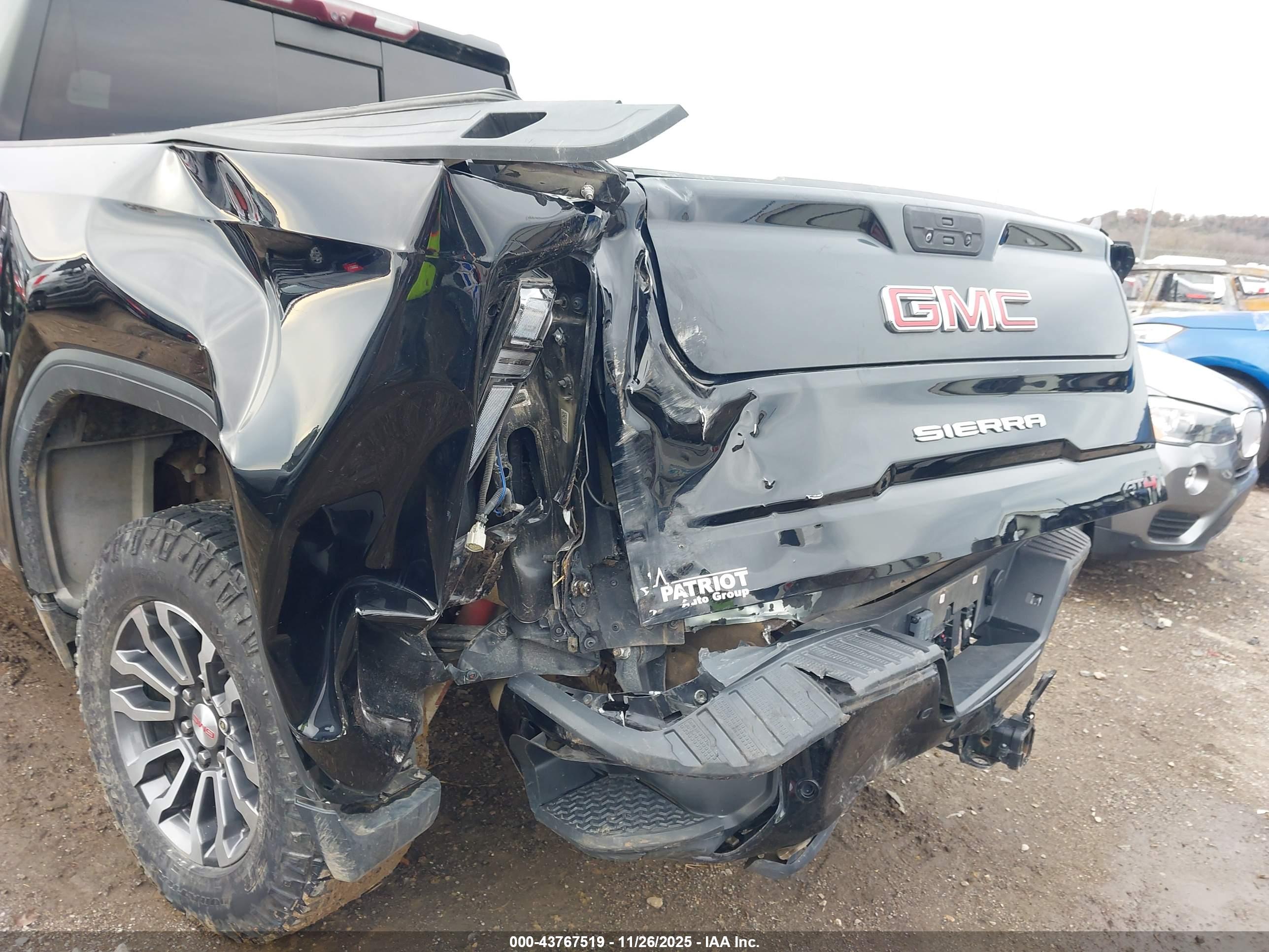 GMC SIERRA image 6
