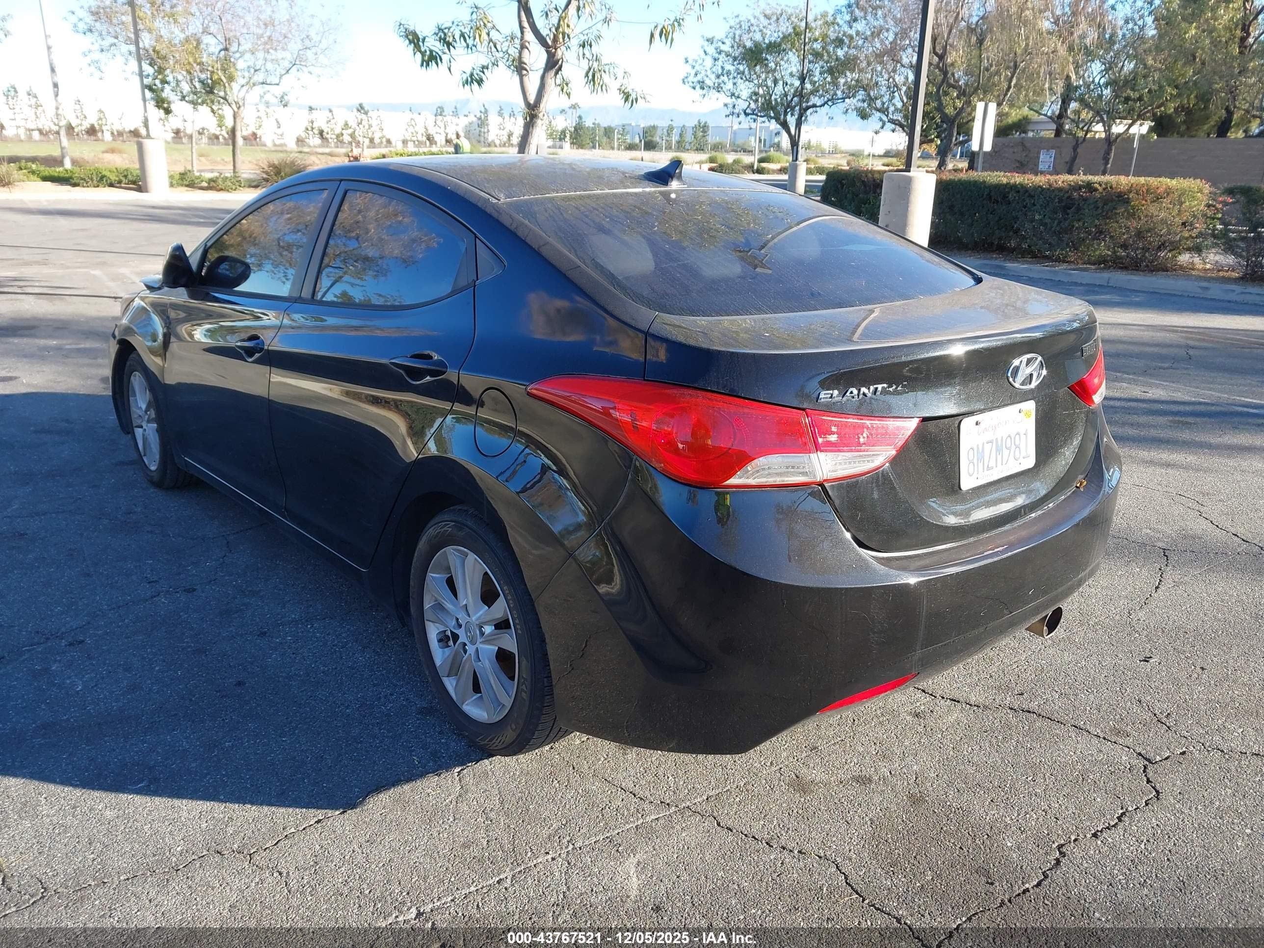HYUNDAI ELANTRA image 3