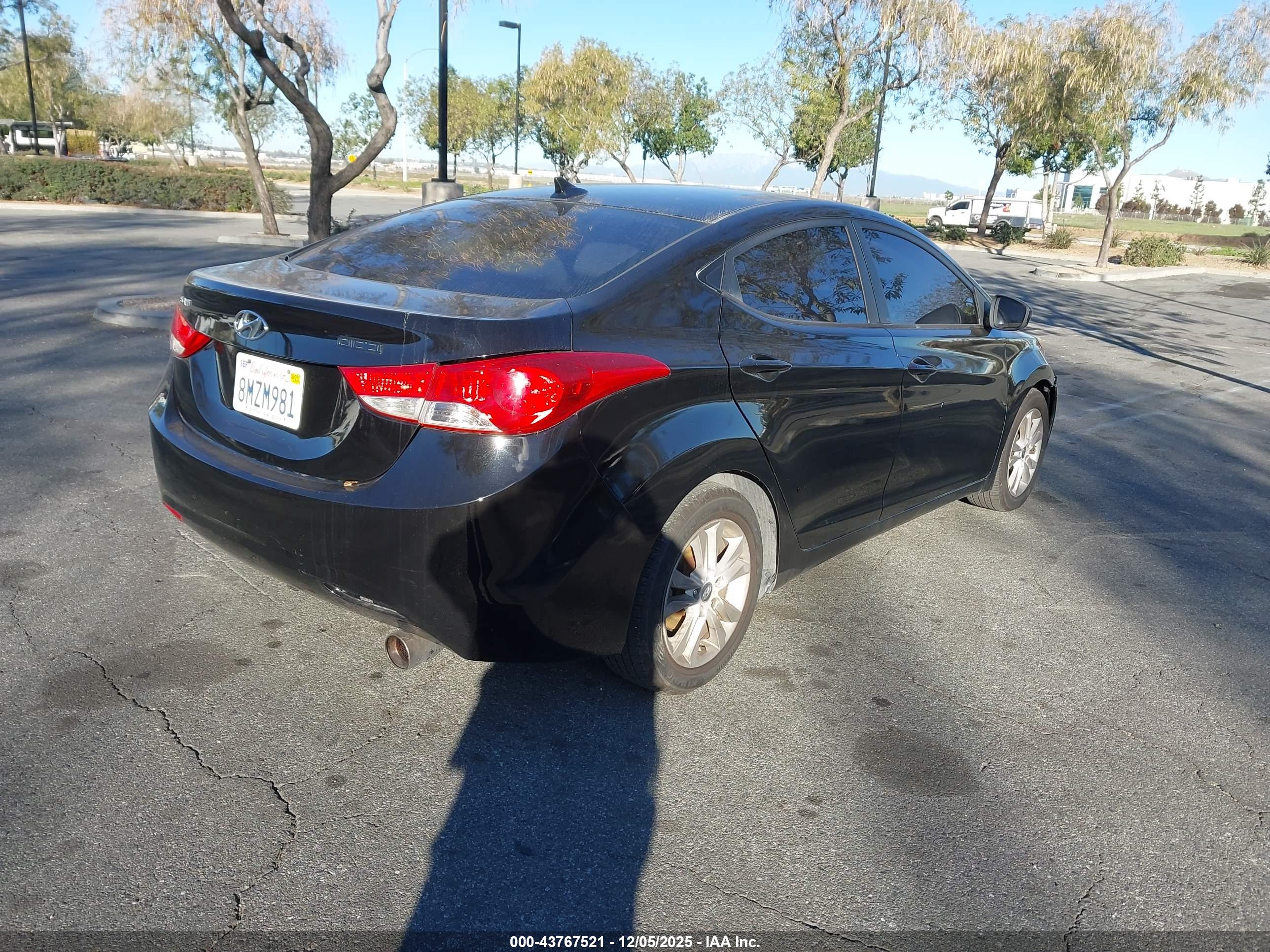 HYUNDAI ELANTRA image 4