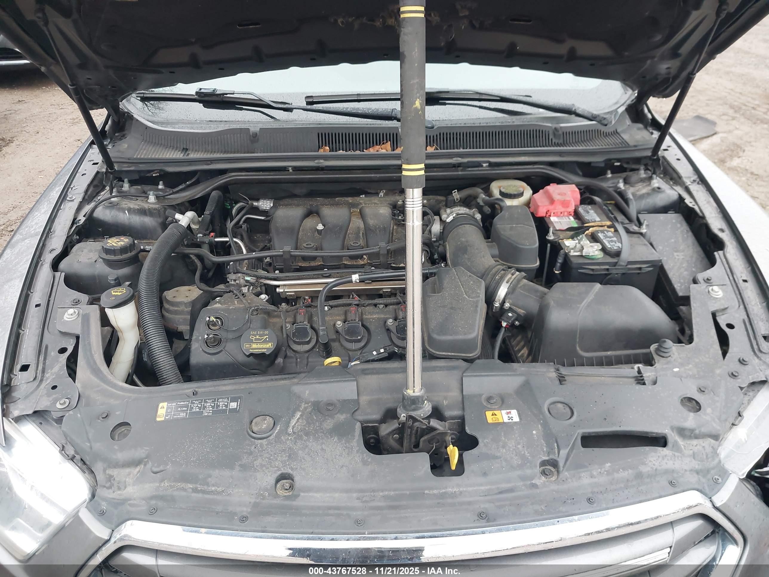 FORD TAURUS image 10