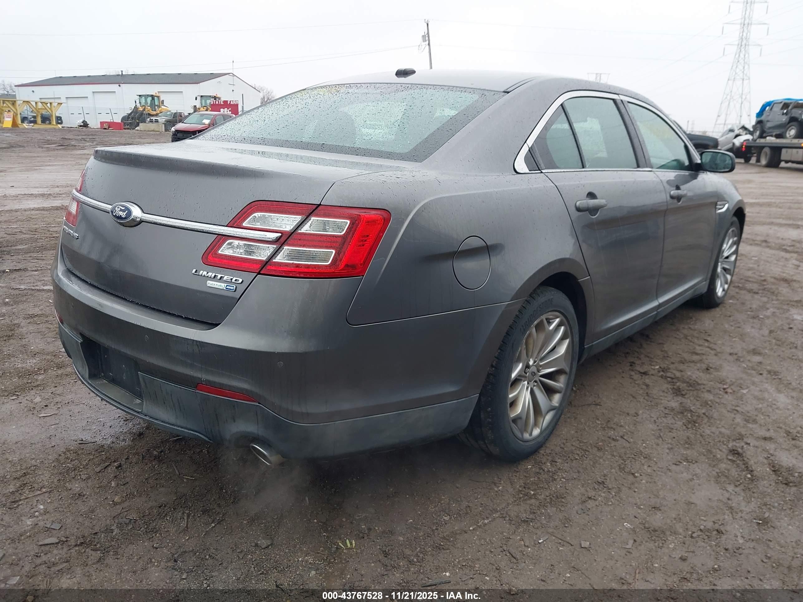 FORD TAURUS image 4