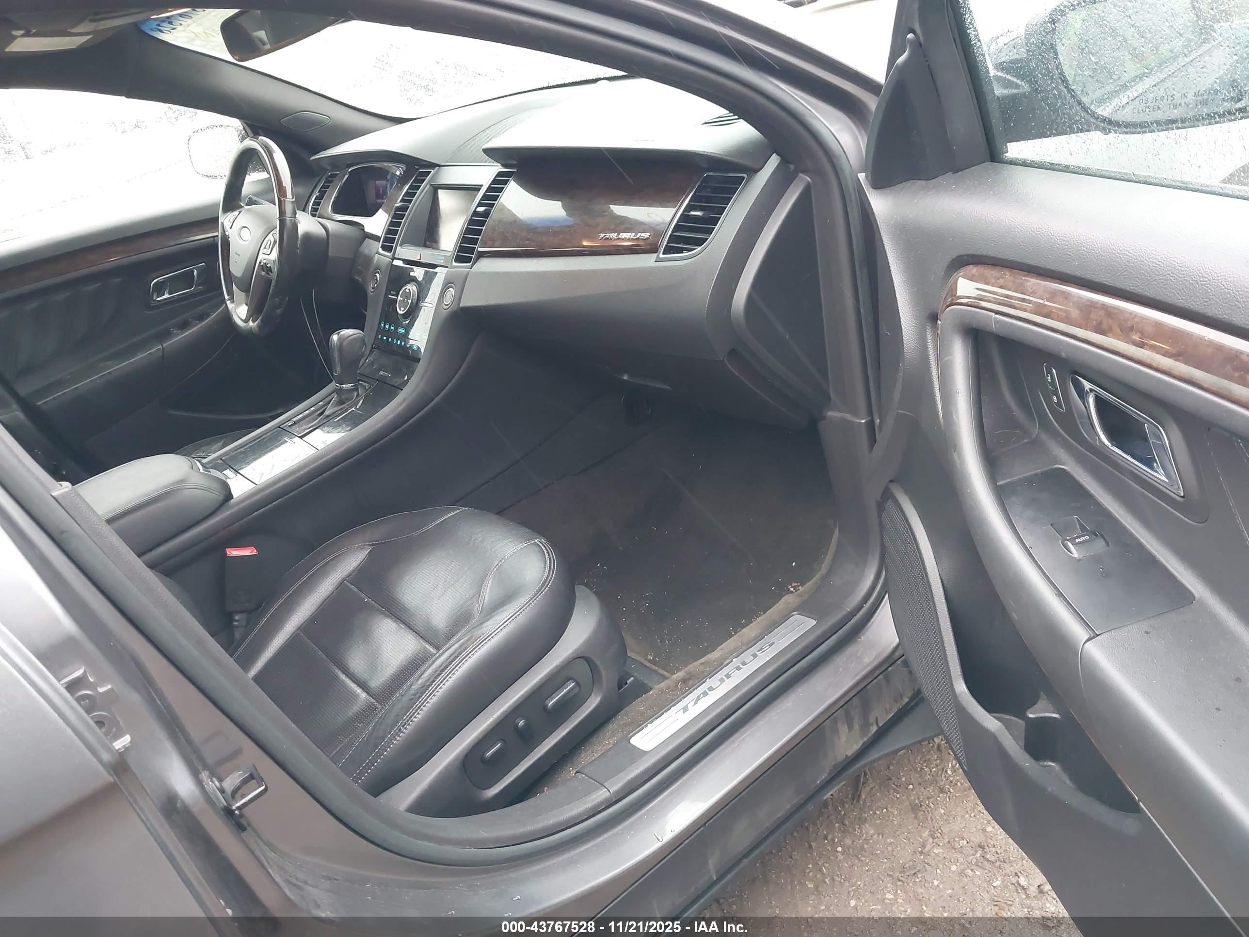 FORD TAURUS image 5