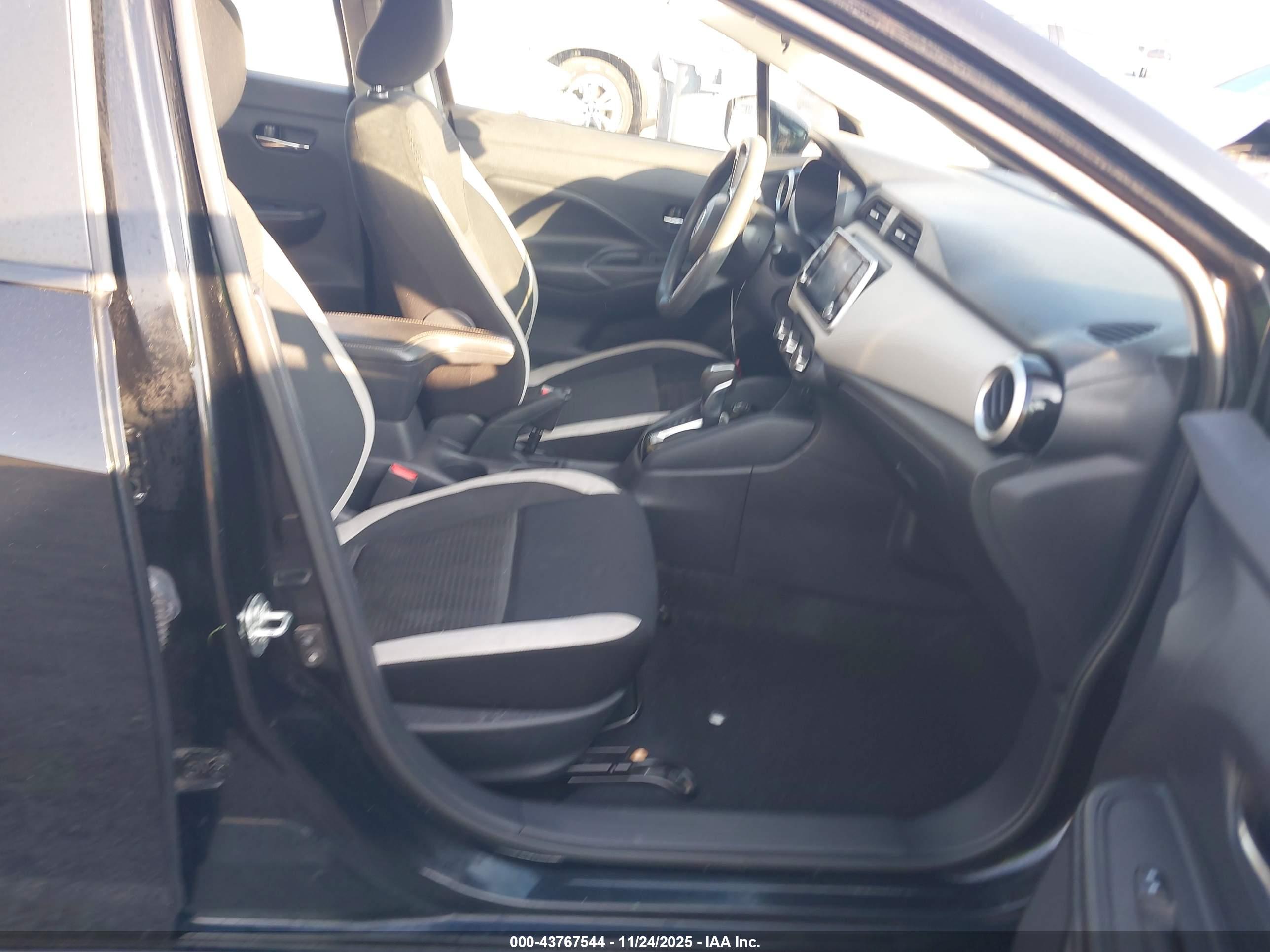 NISSAN VERSA image 5