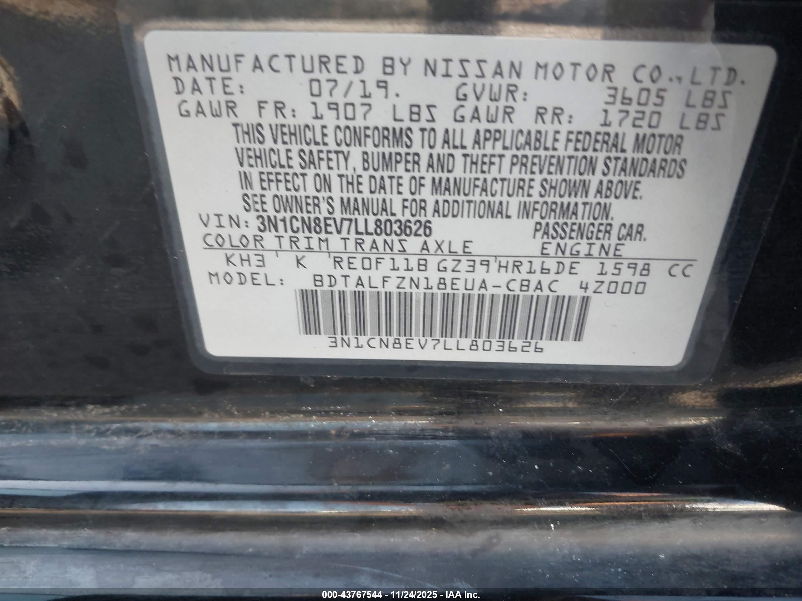 NISSAN VERSA image 9
