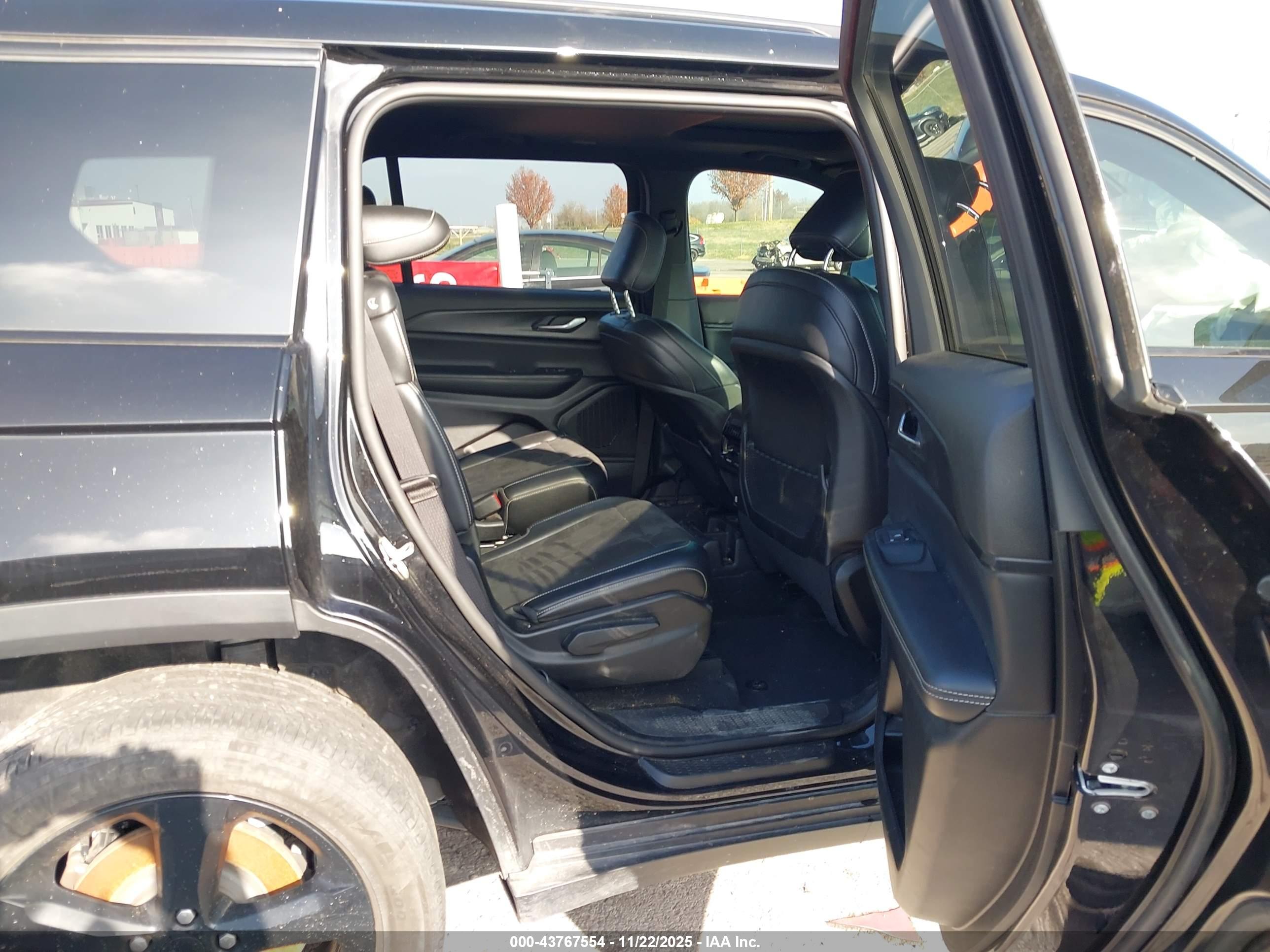 JEEP GRAND image 8