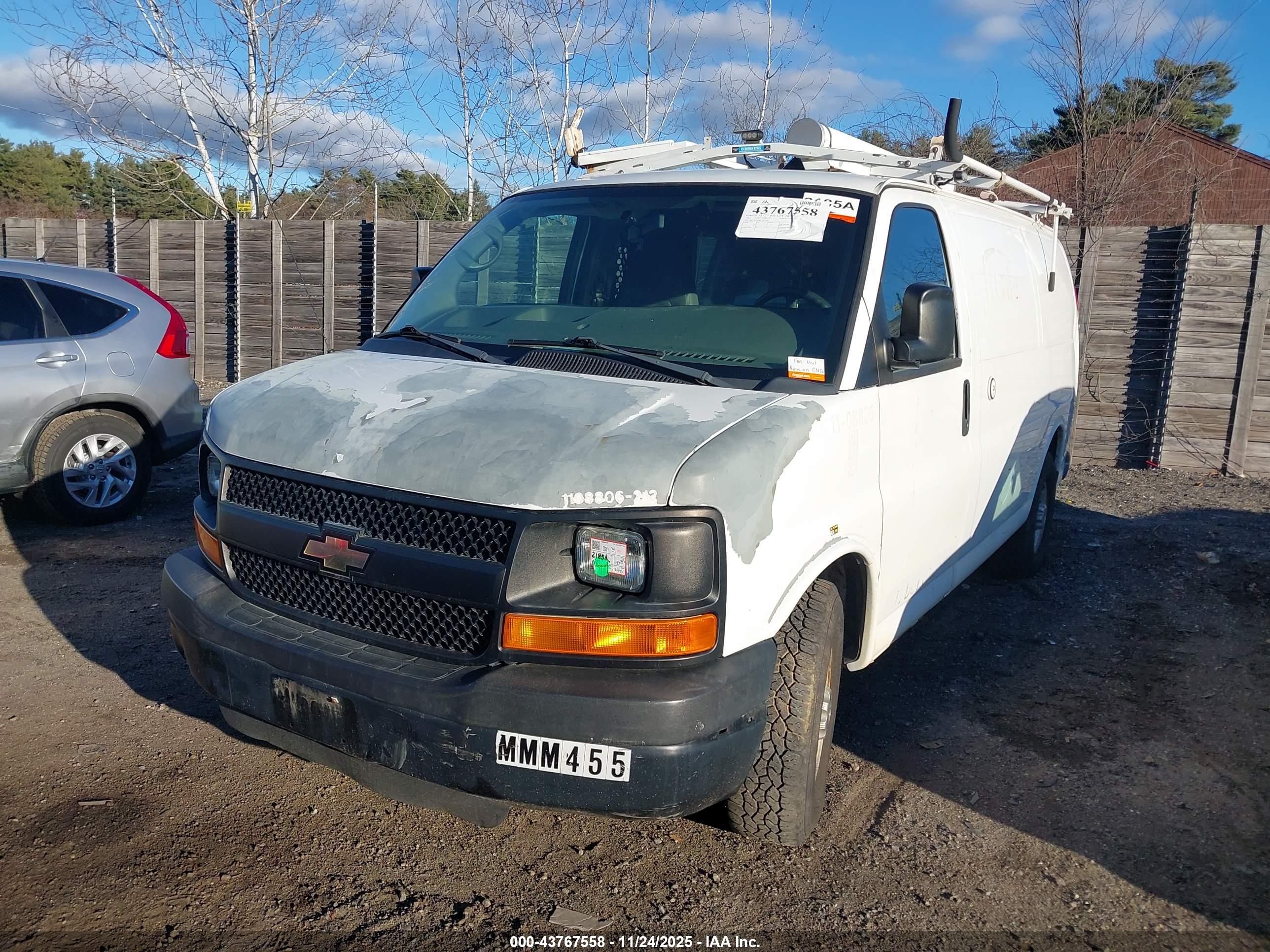 CHEVROLET EXPRESS image 2
