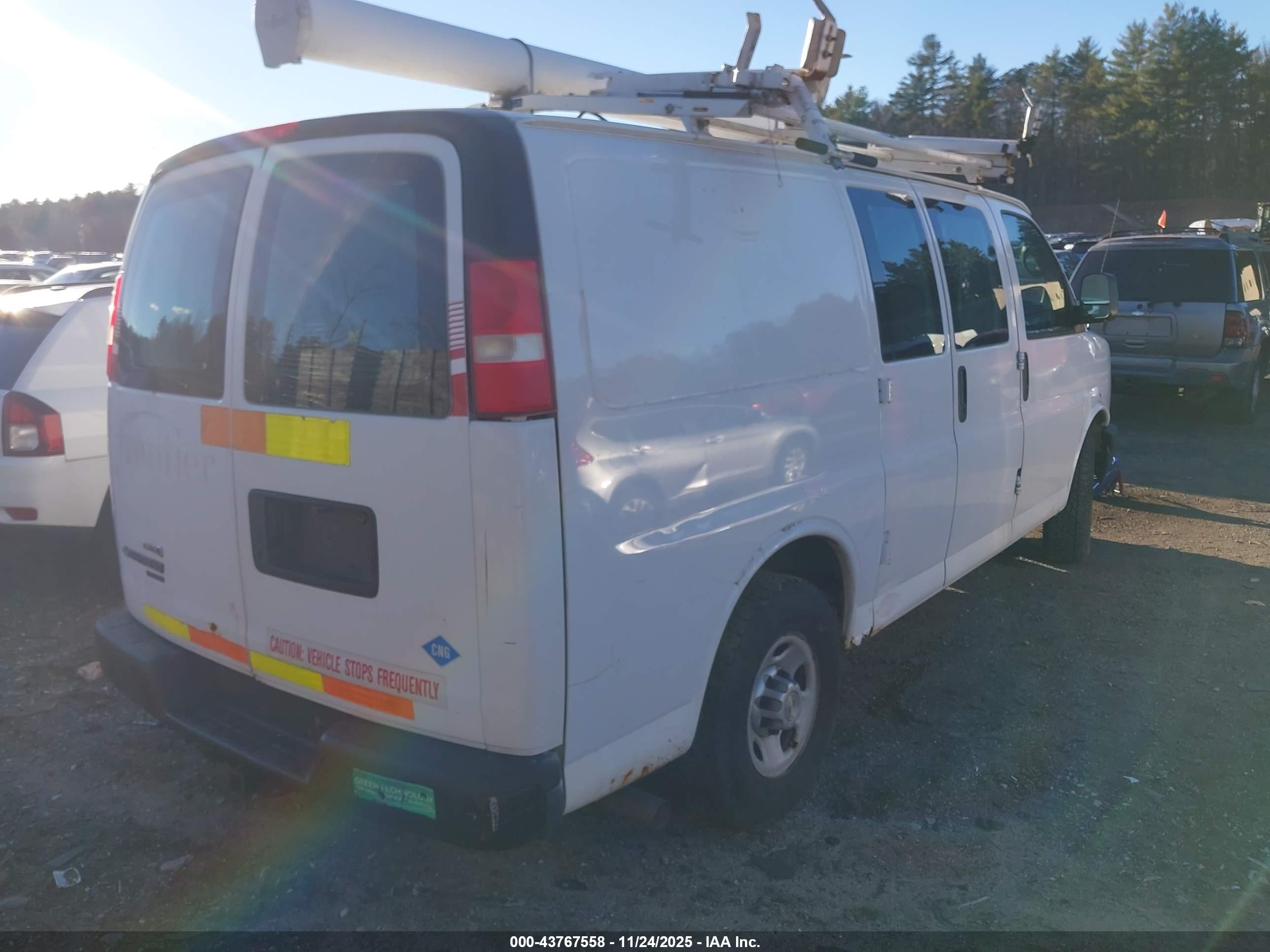 CHEVROLET EXPRESS image 4