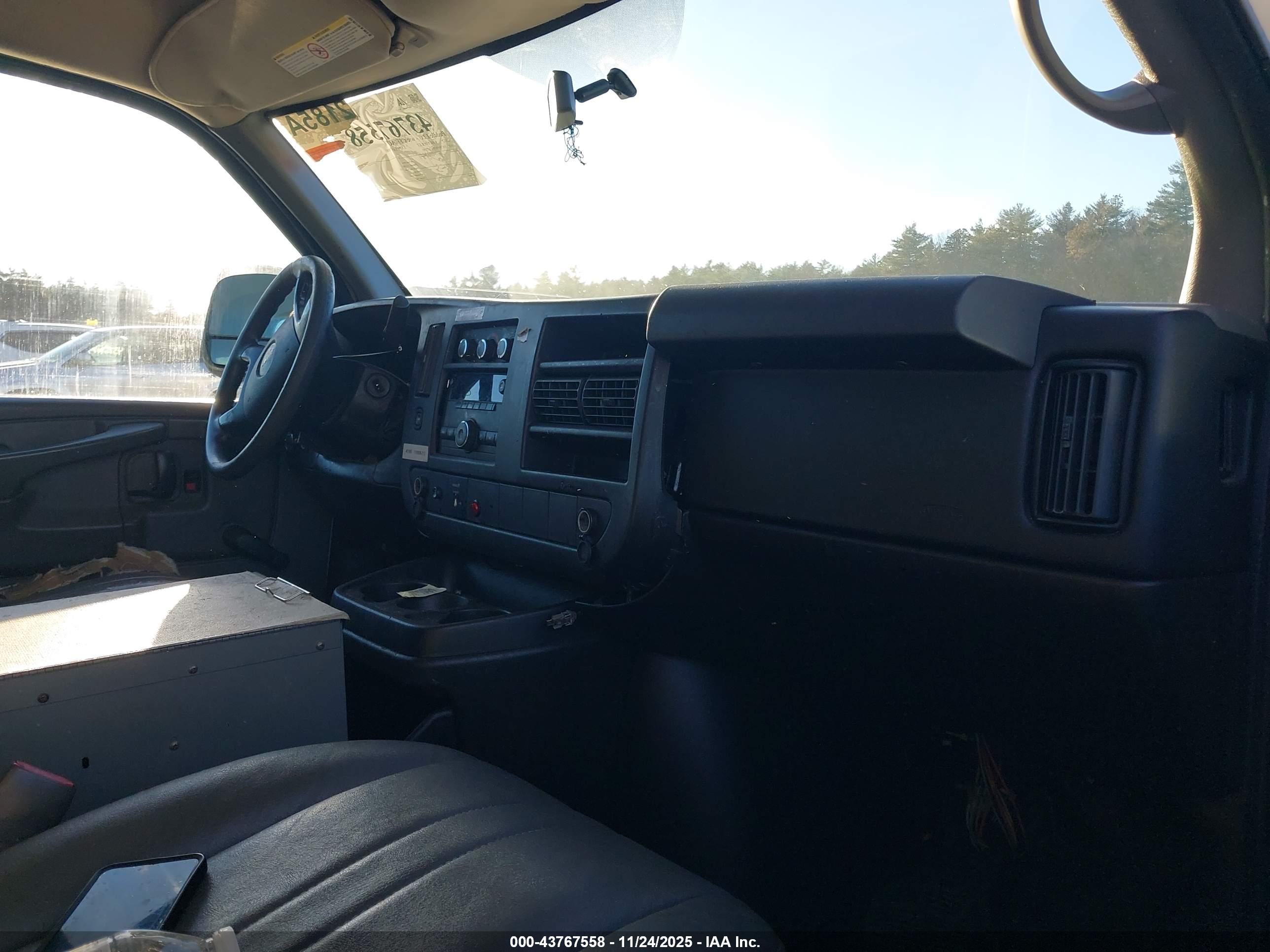 CHEVROLET EXPRESS image 5