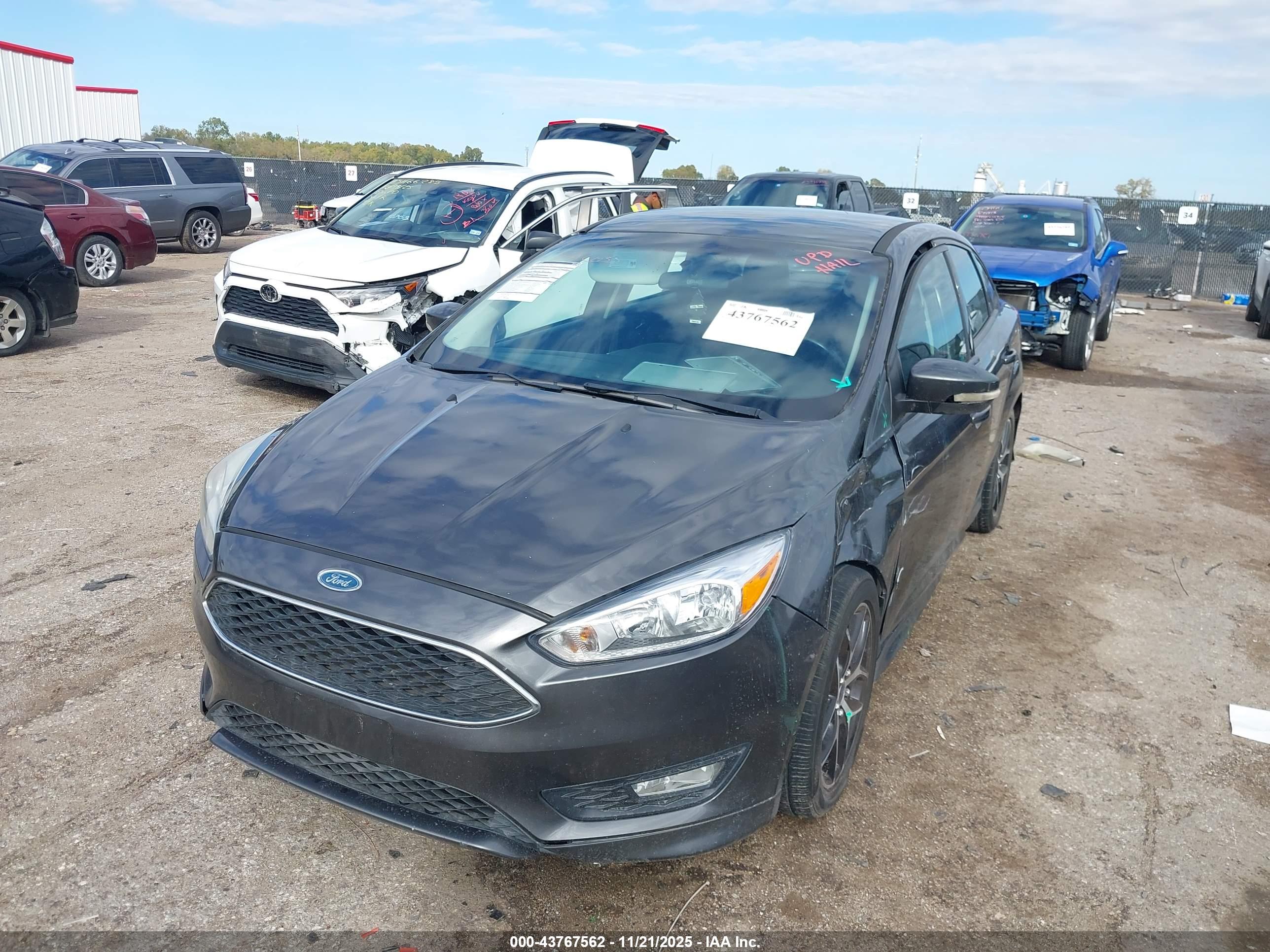 FORD FOCUS image 2