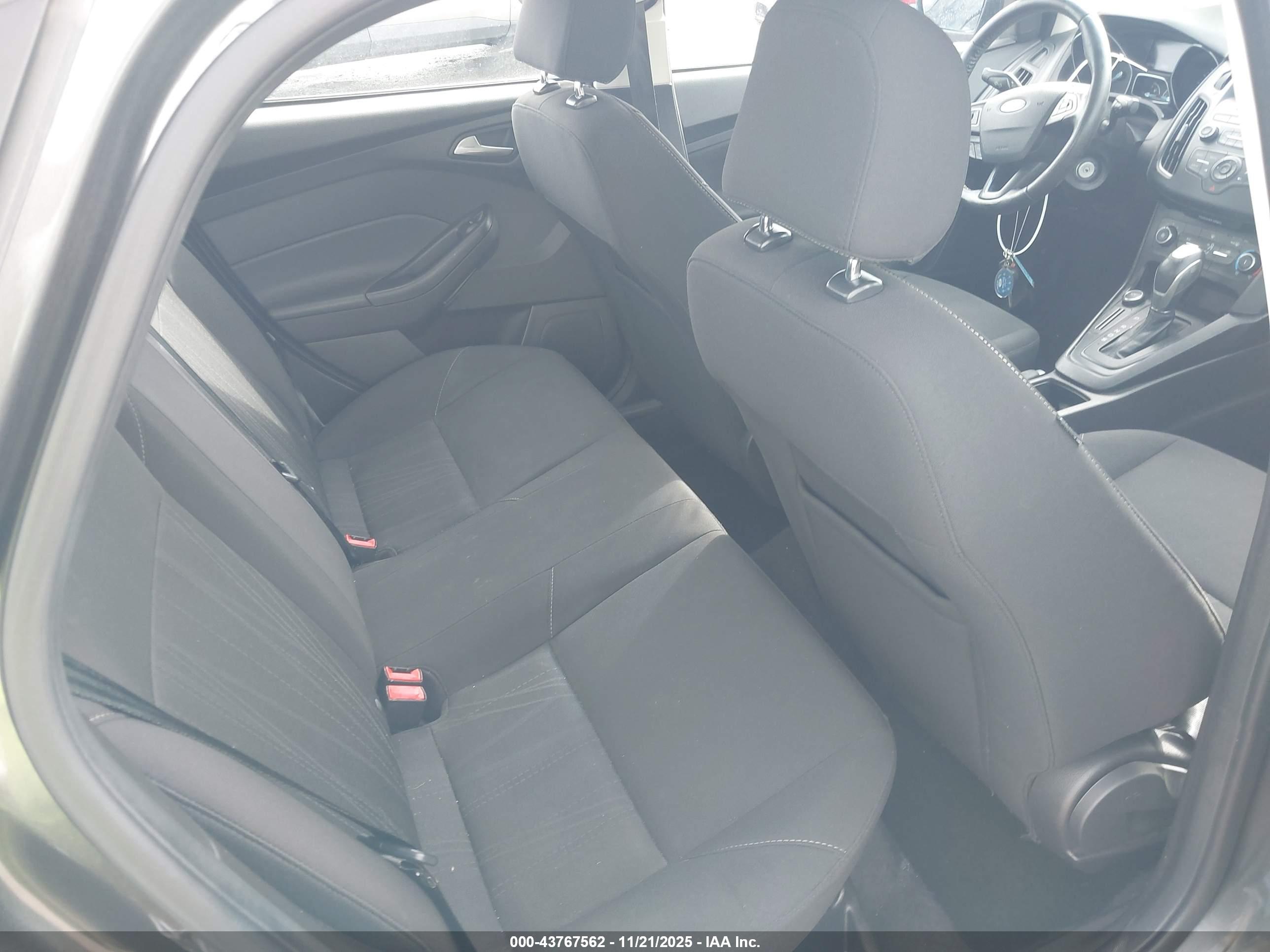 FORD FOCUS image 8