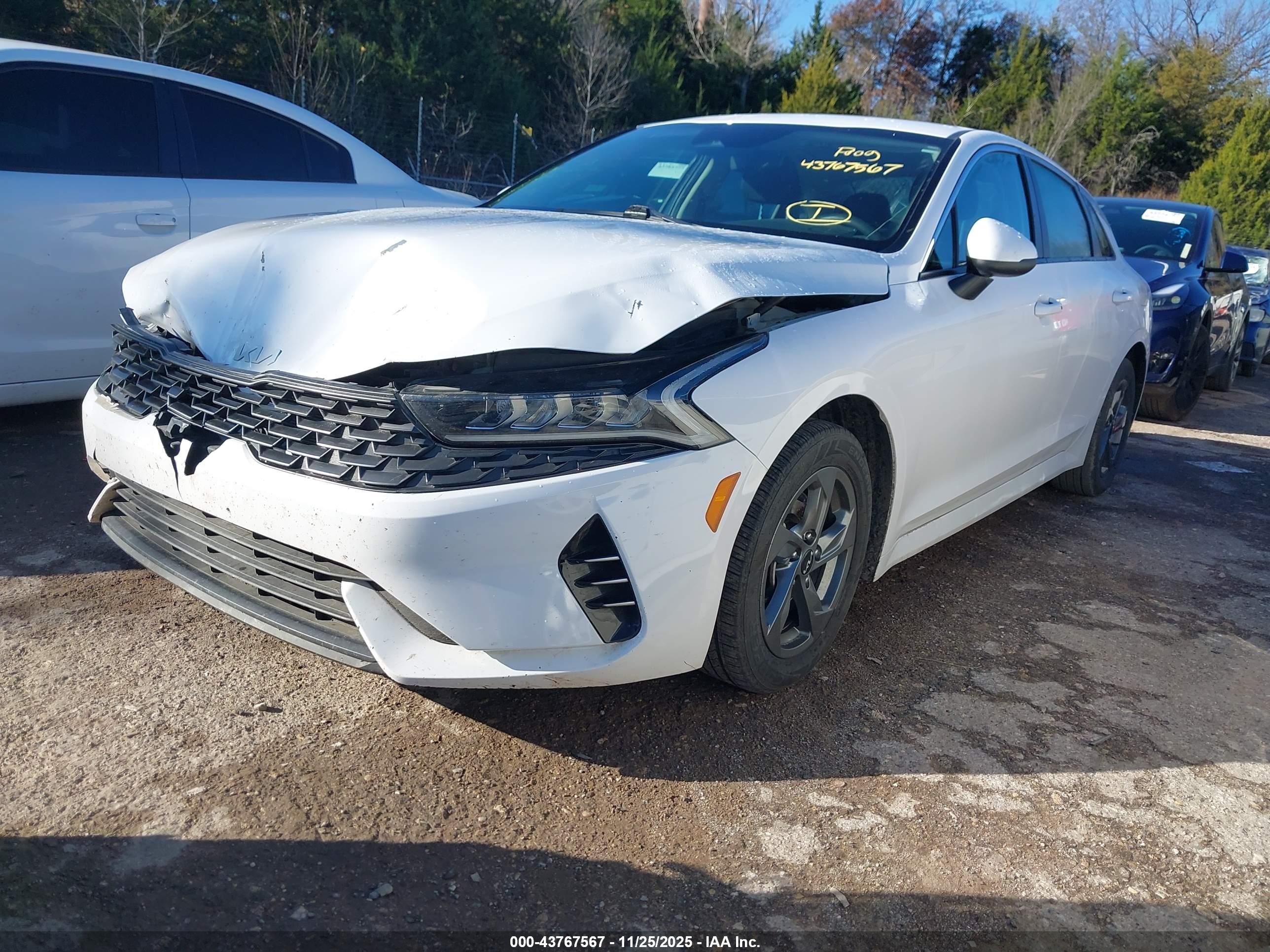 KIA K5 image 2