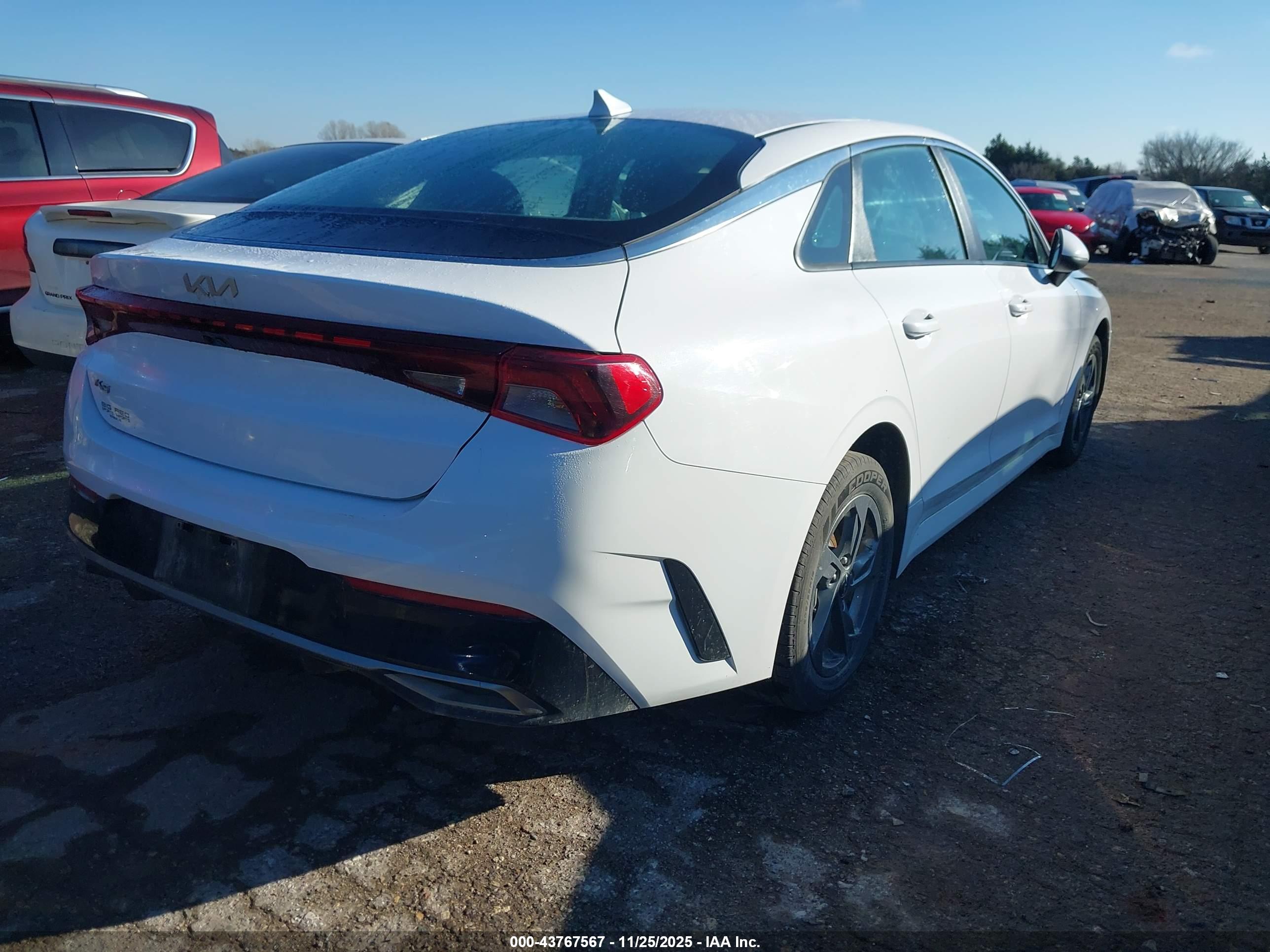 KIA K5 image 4