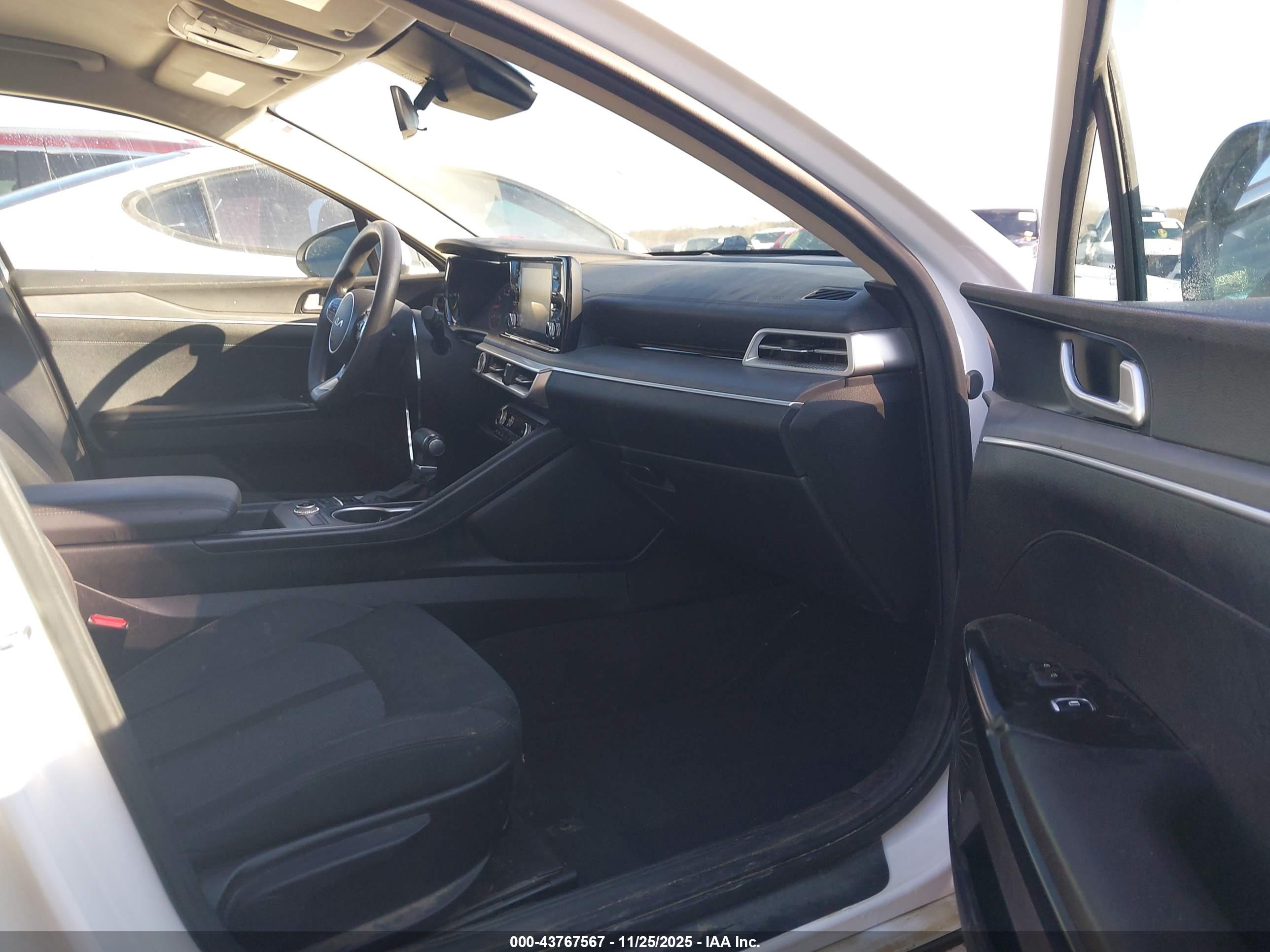 KIA K5 image 5