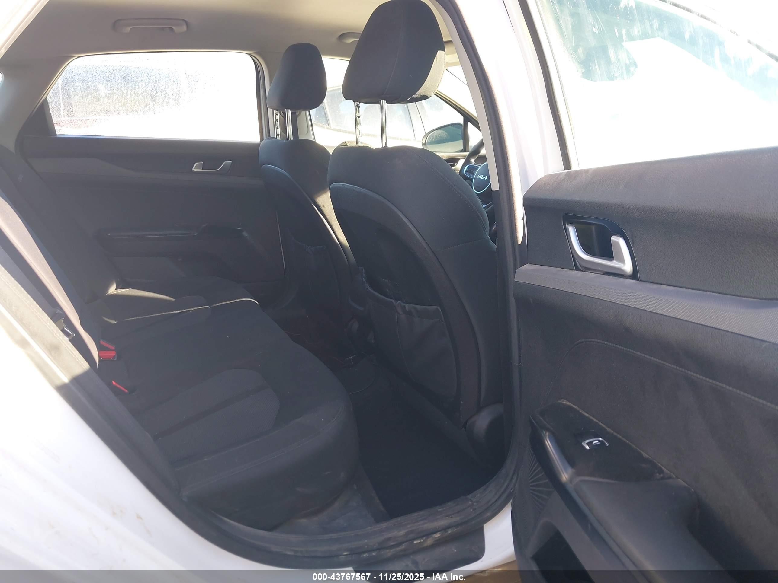 KIA K5 image 8
