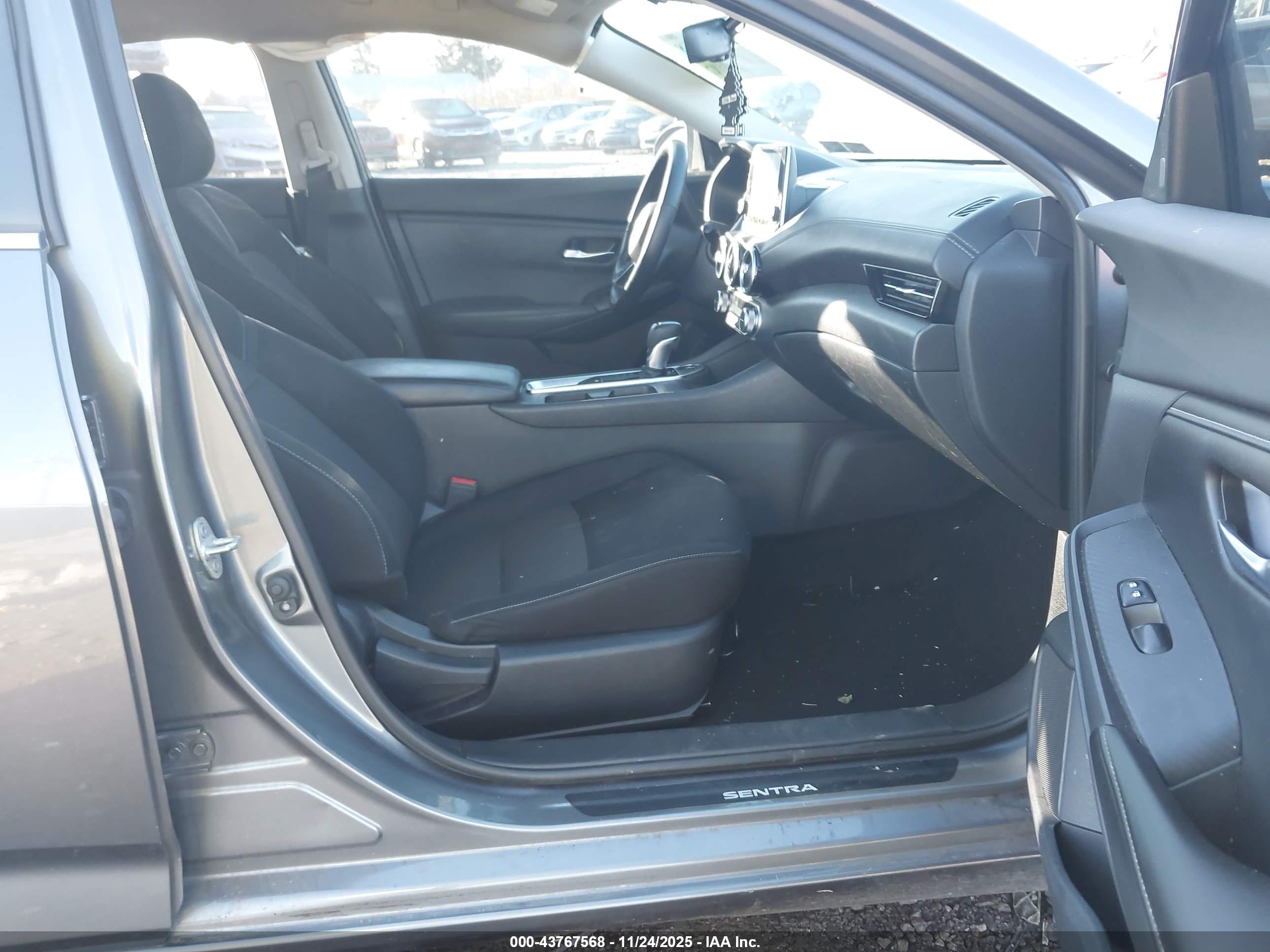 NISSAN SENTRA image 5