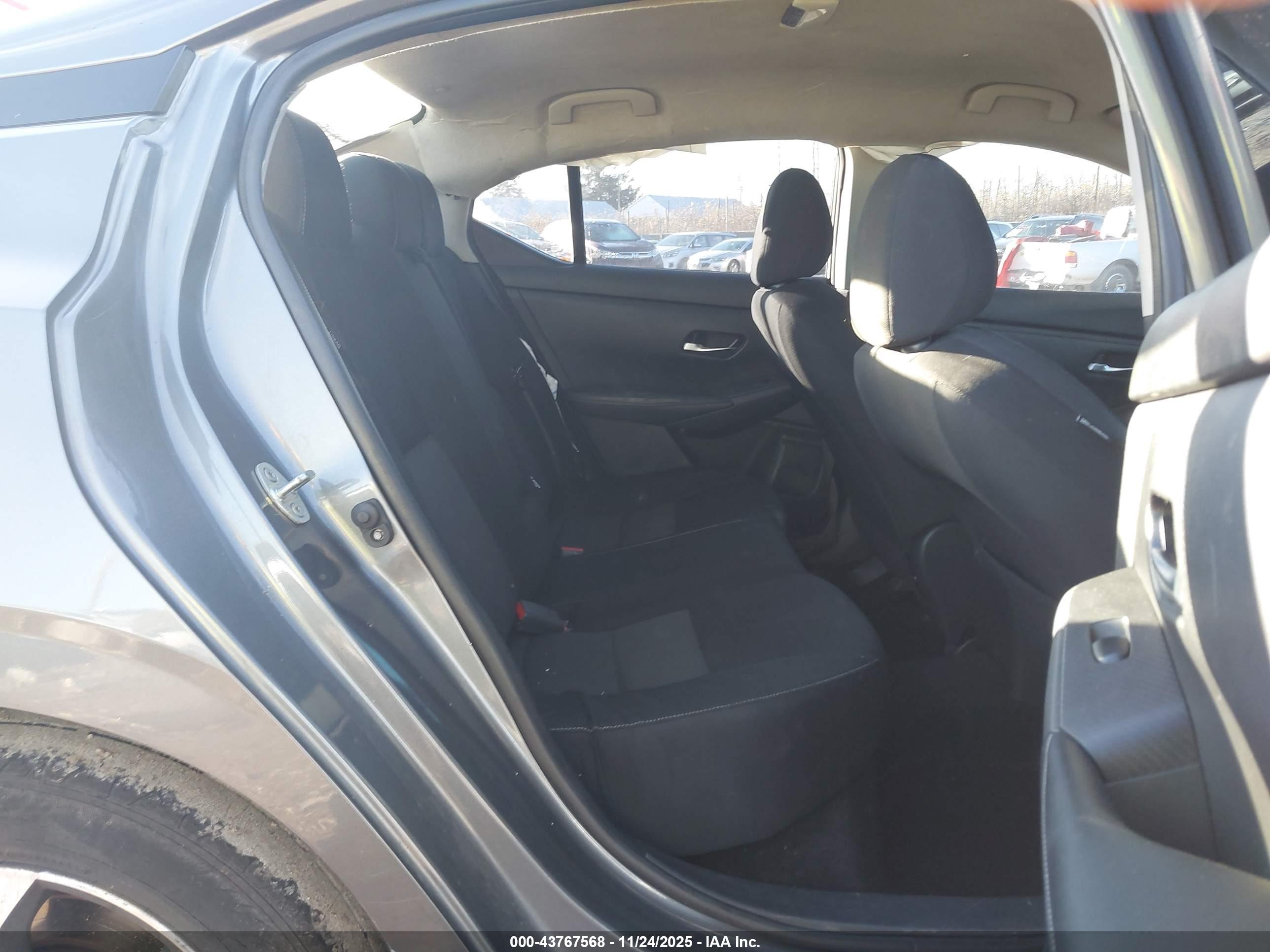 NISSAN SENTRA image 8