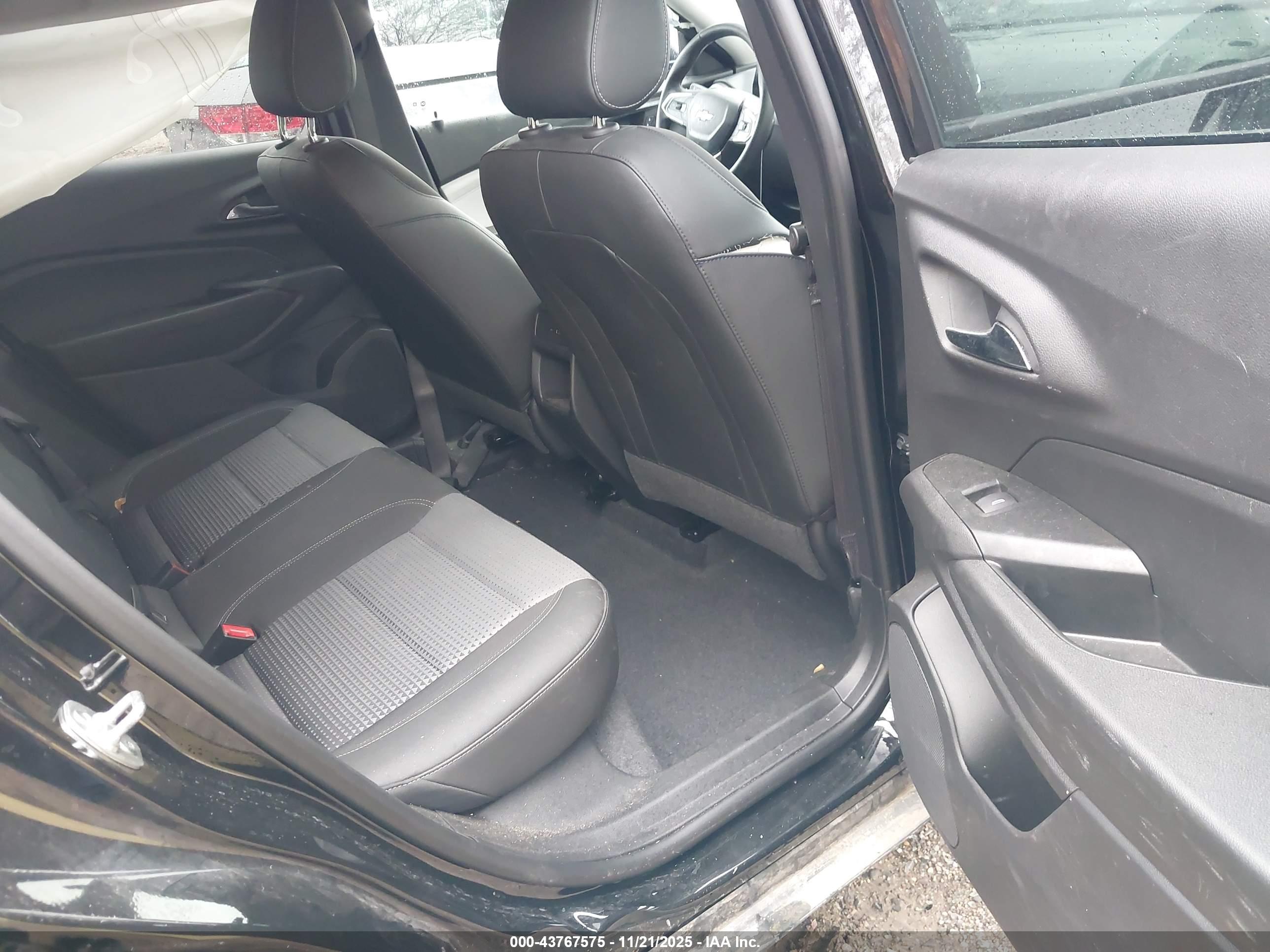 CHEVROLET TRAX image 8