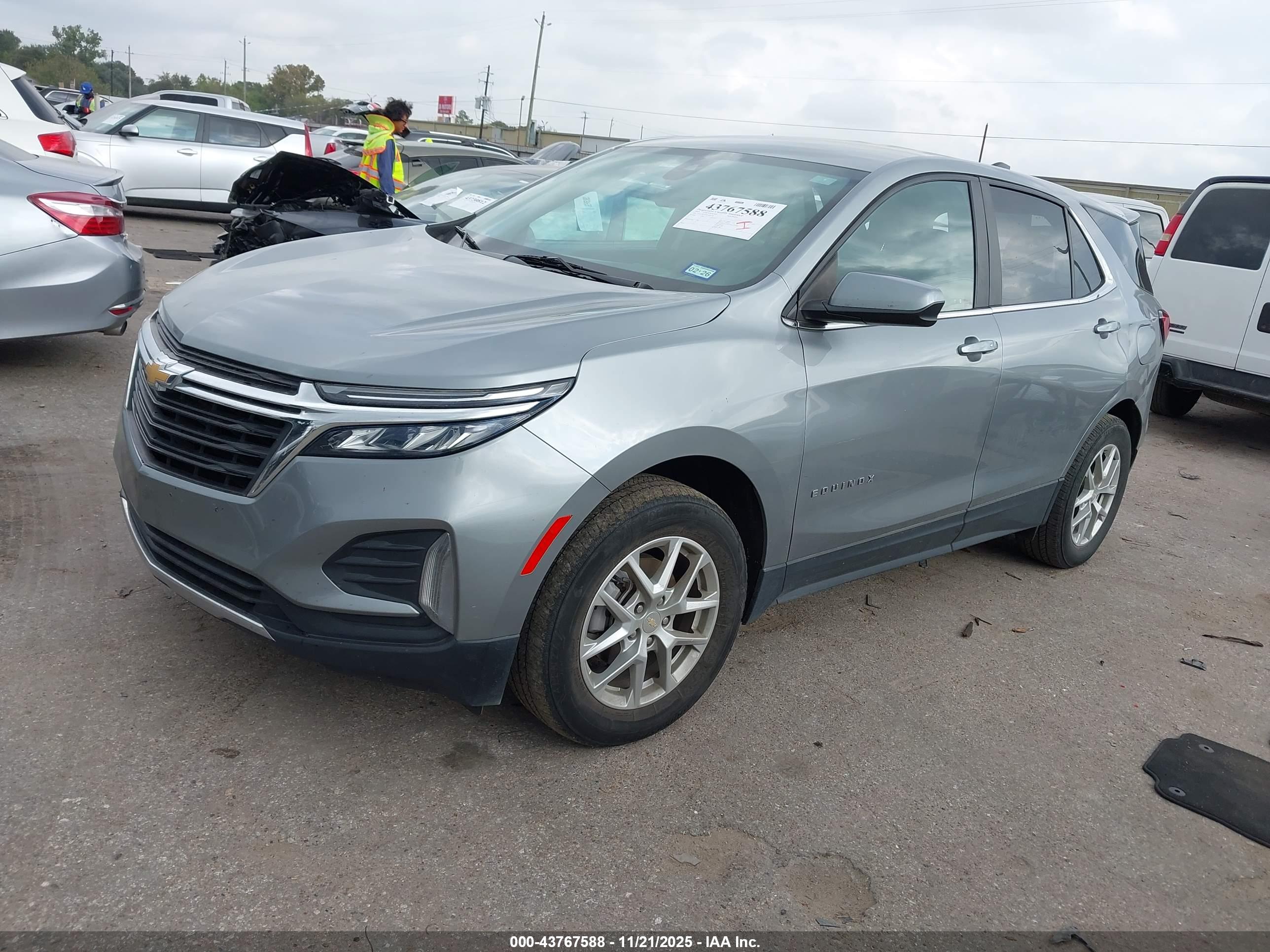 CHEVROLET EQUINOX image 2