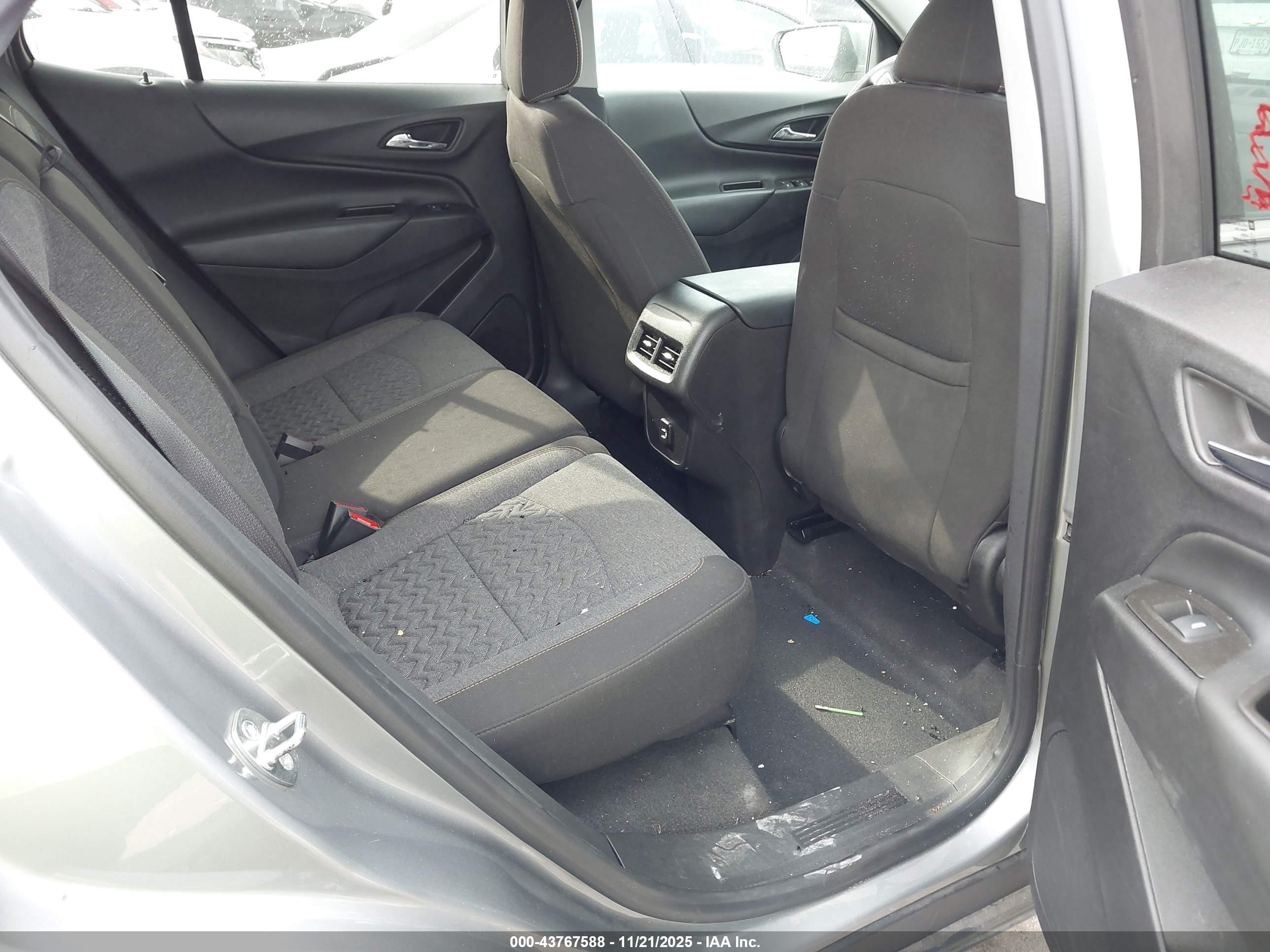 CHEVROLET EQUINOX image 8