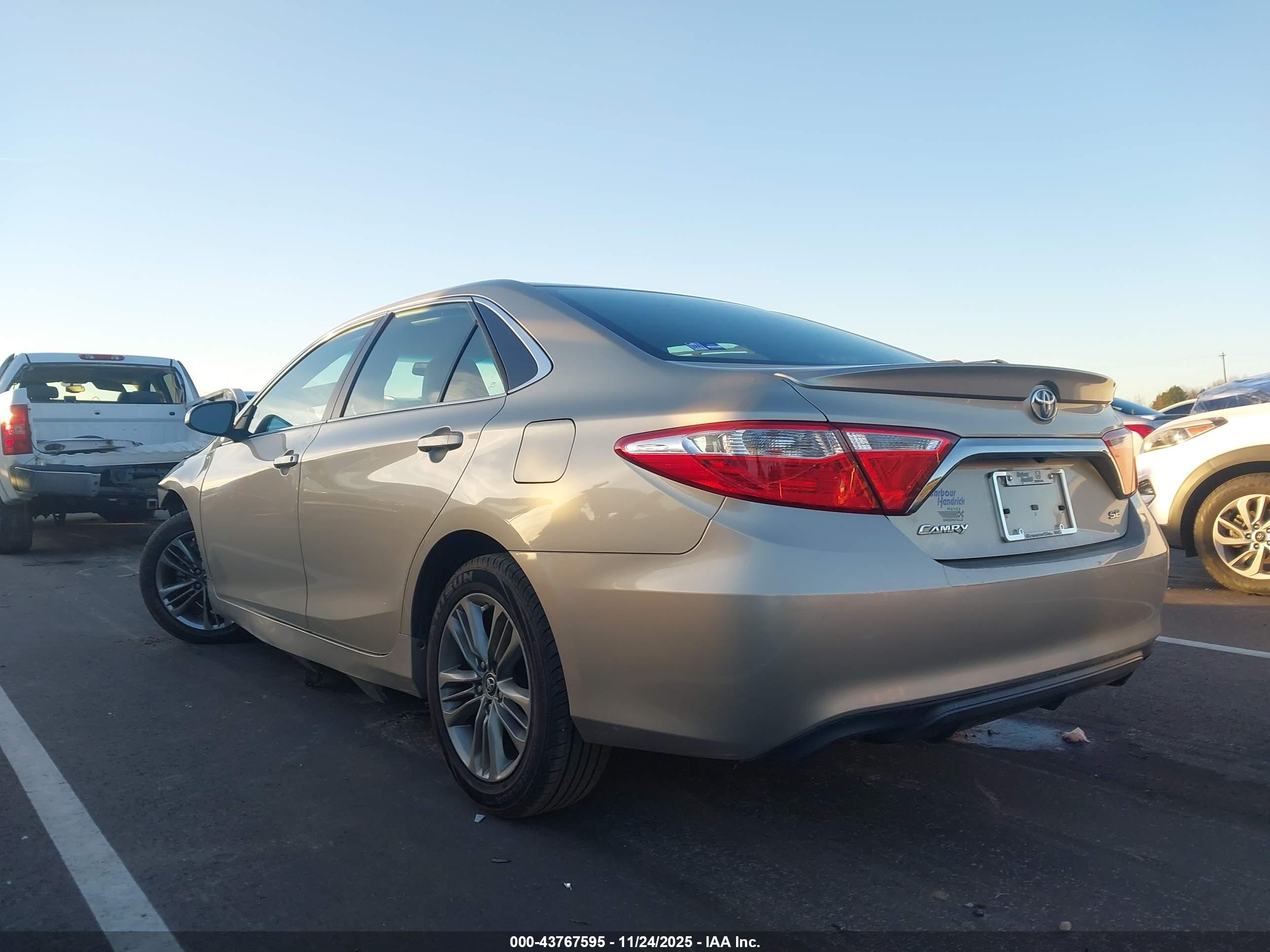 TOYOTA CAMRY image 3