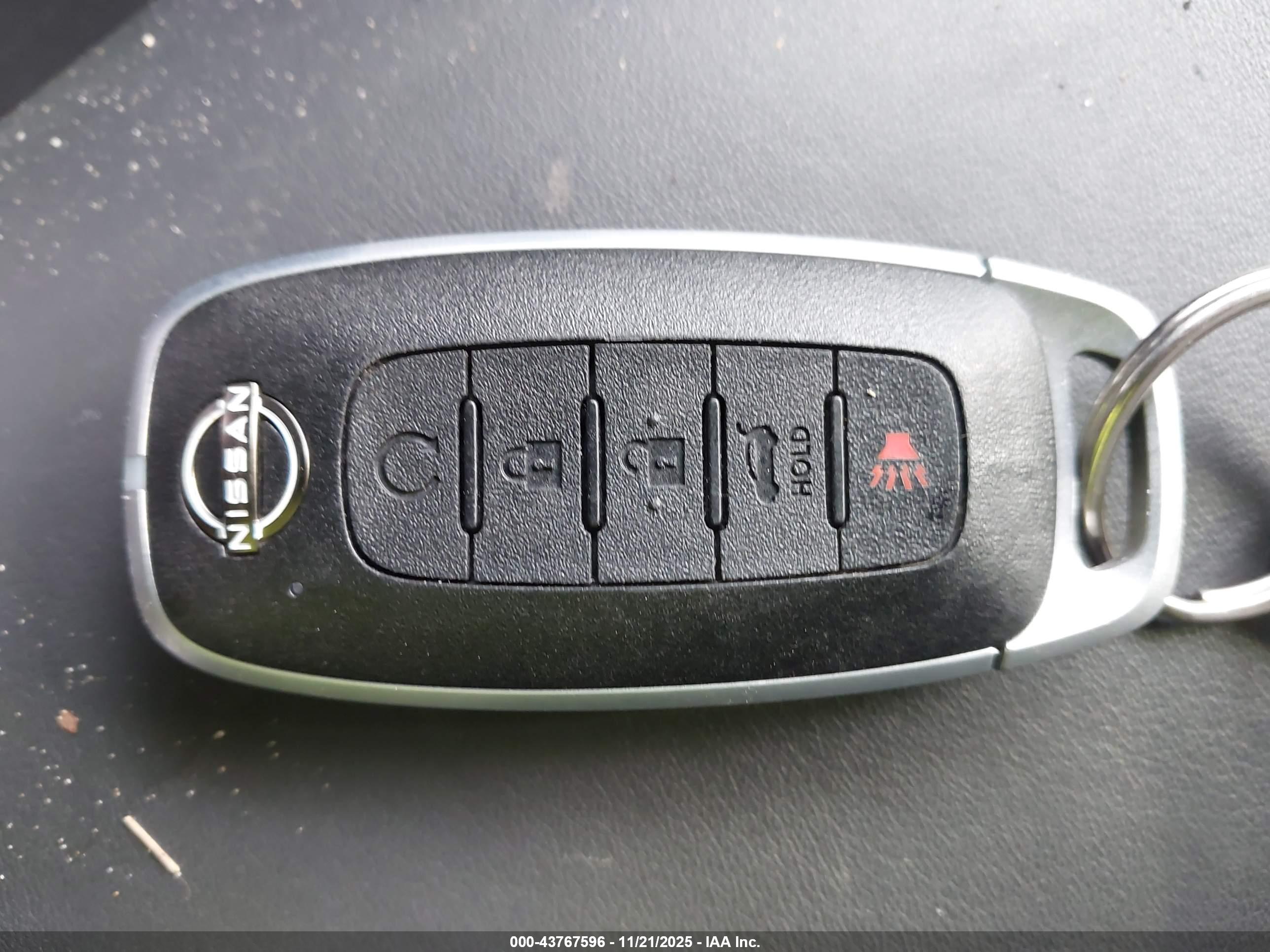 NISSAN ROGUE image 11