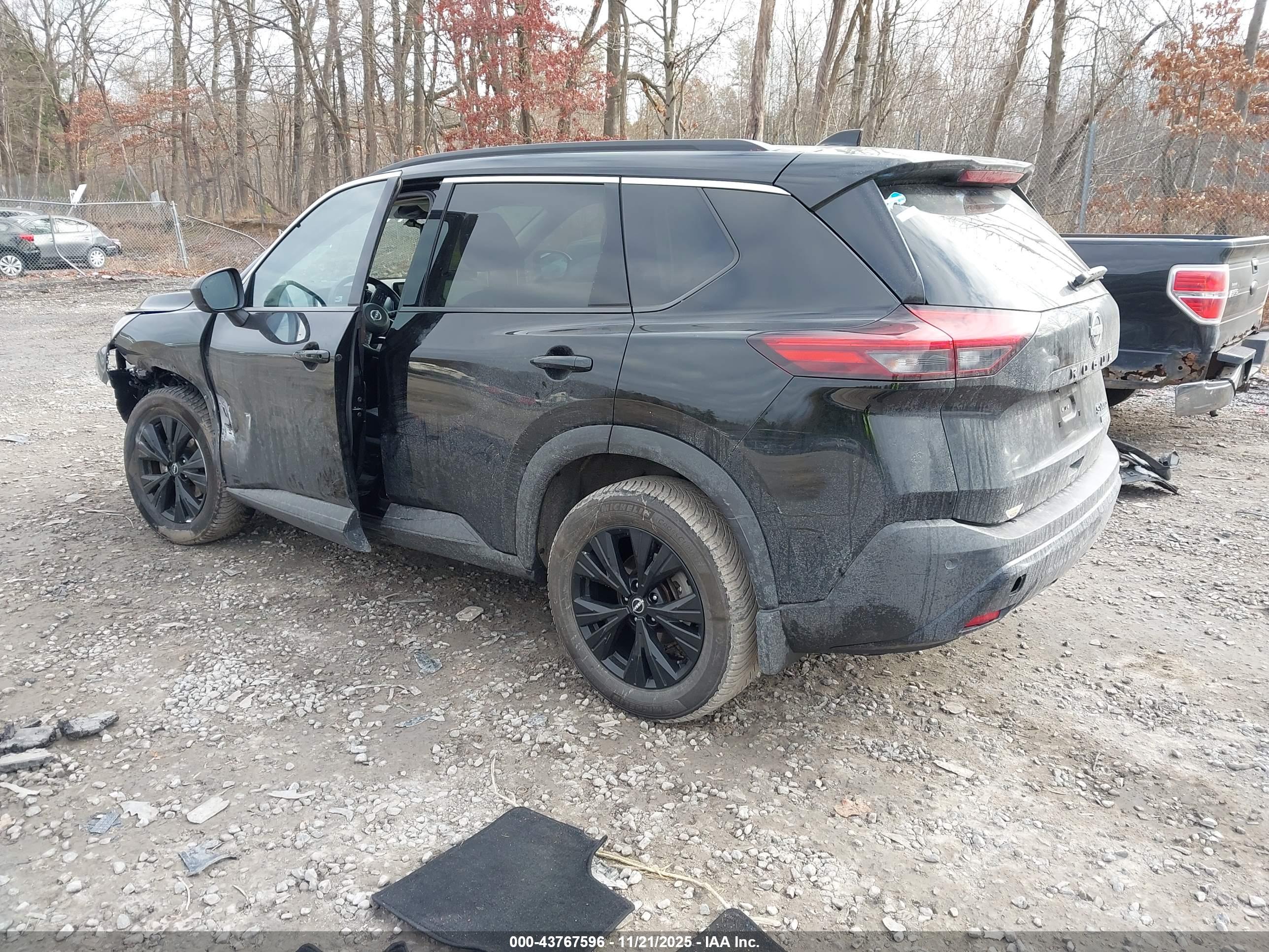 NISSAN ROGUE image 3