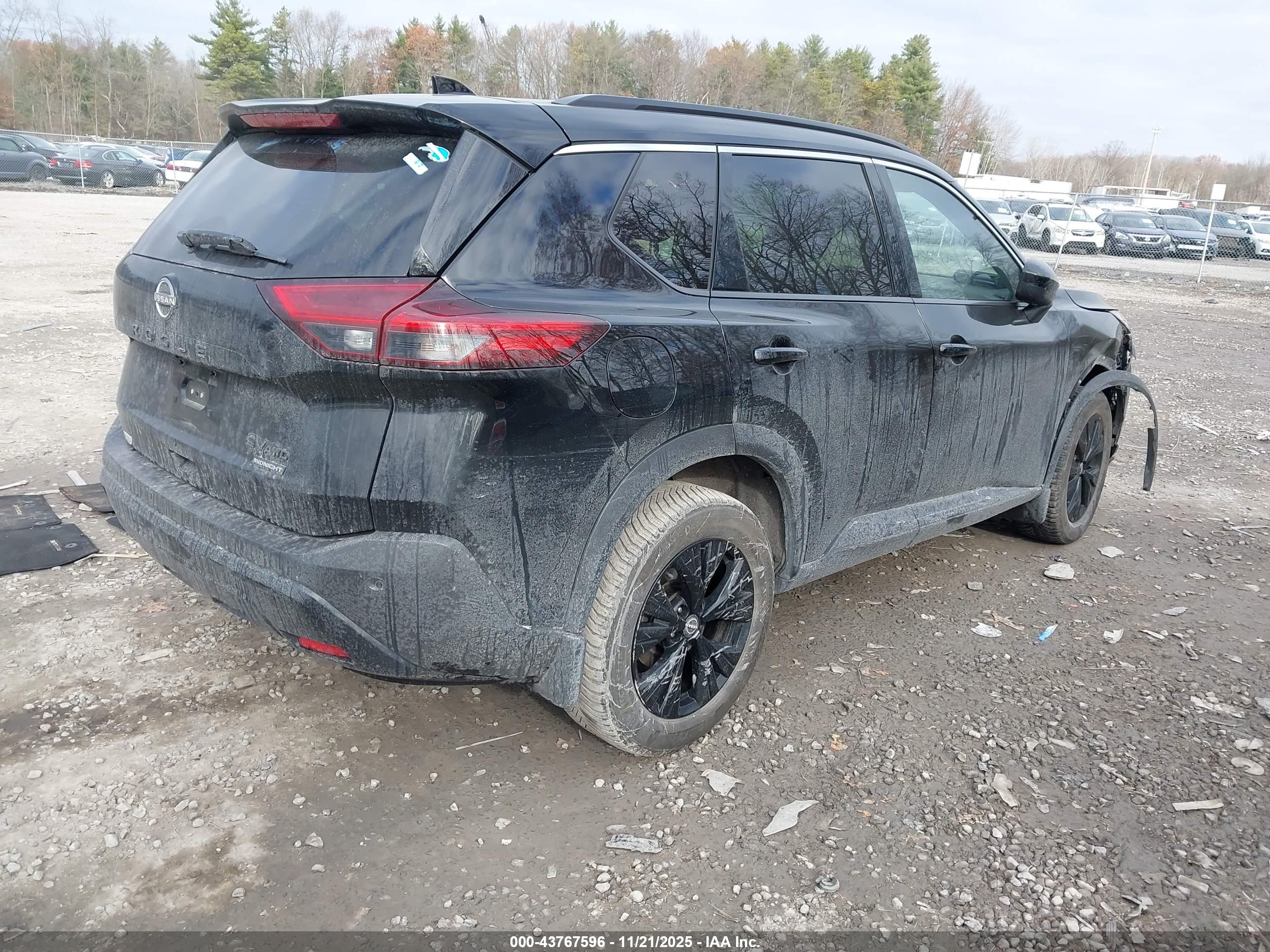 NISSAN ROGUE image 4