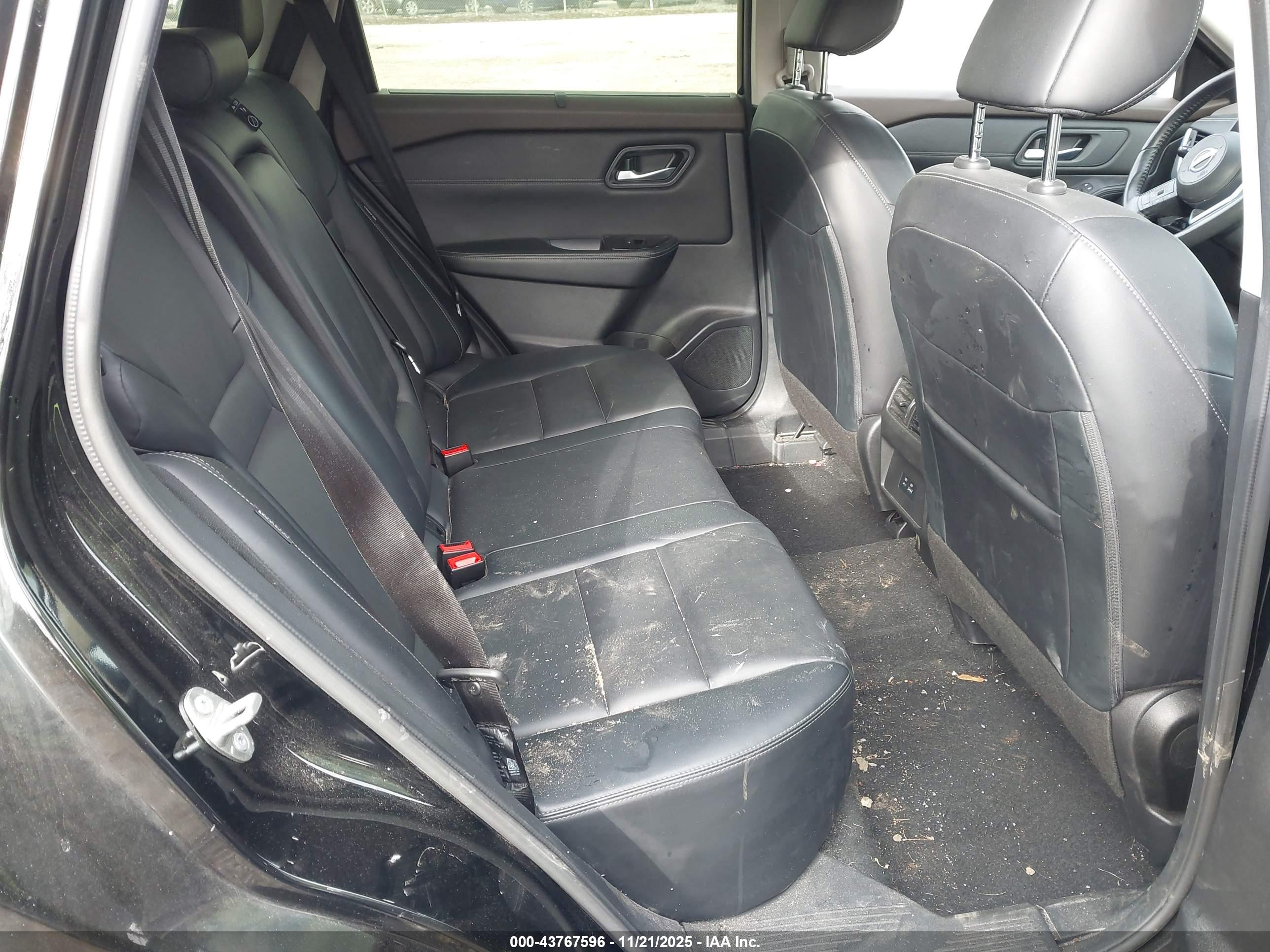NISSAN ROGUE image 8