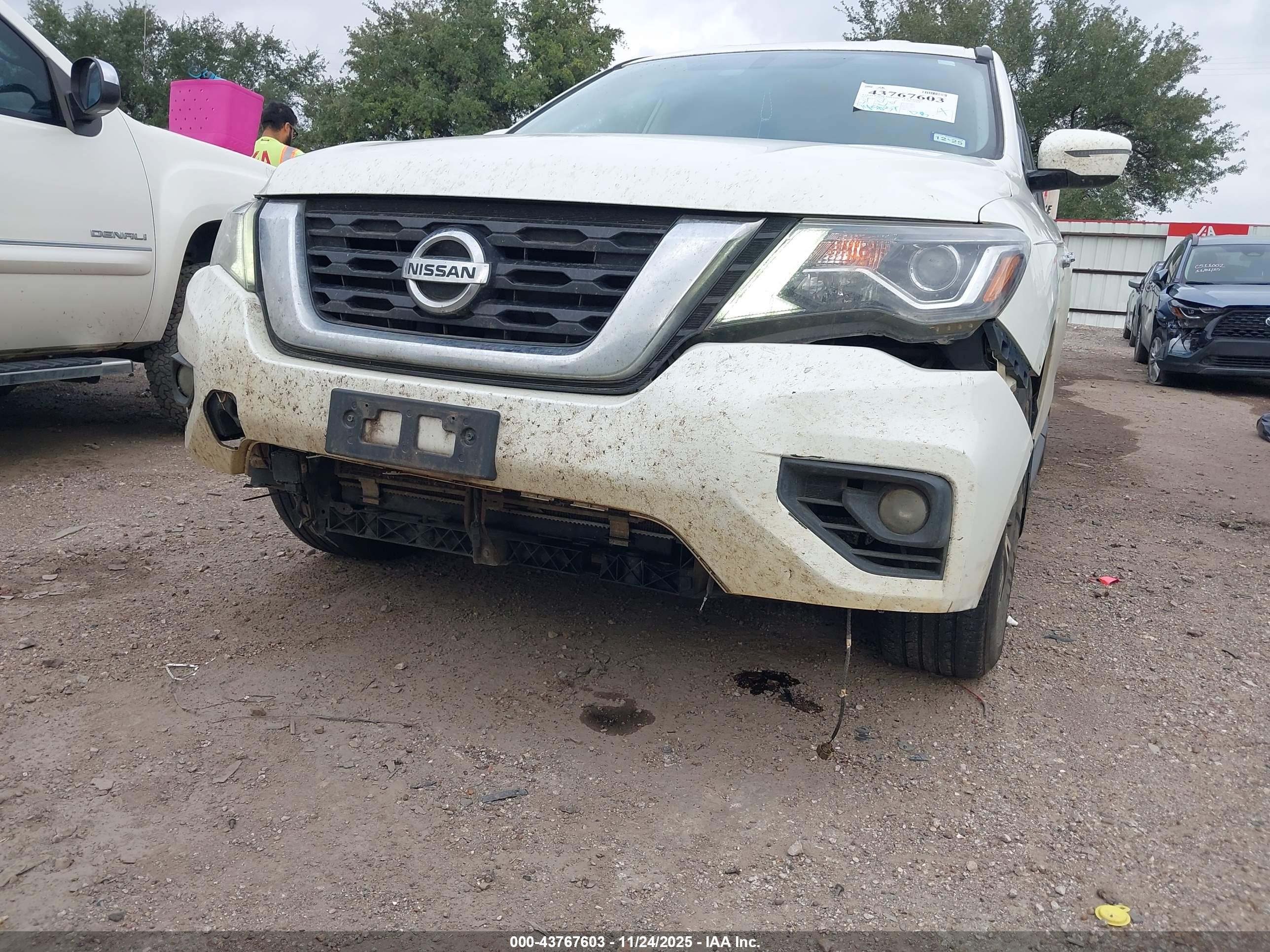 NISSAN PATHFINDER image 6