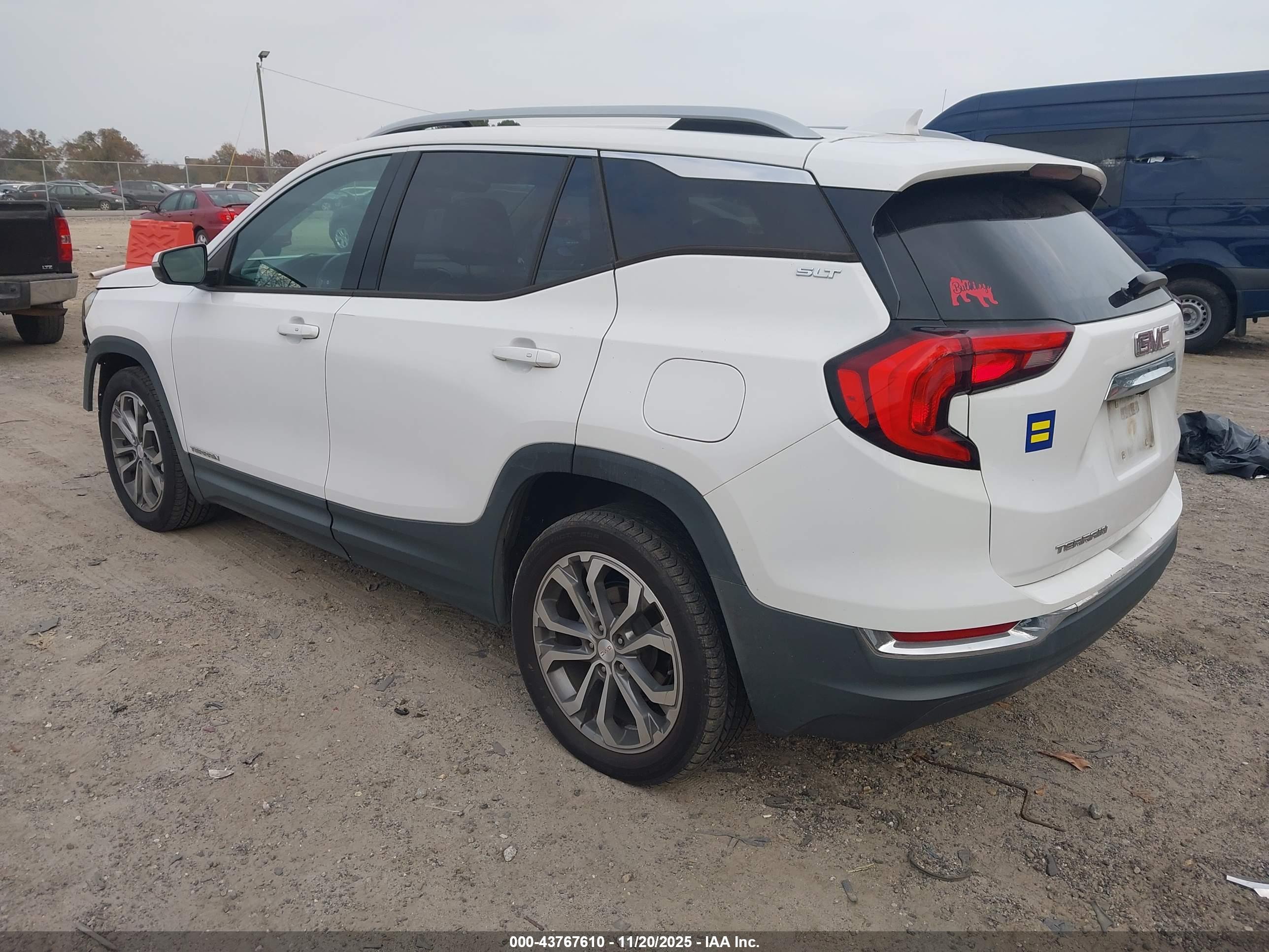 GMC TERRAIN image 3
