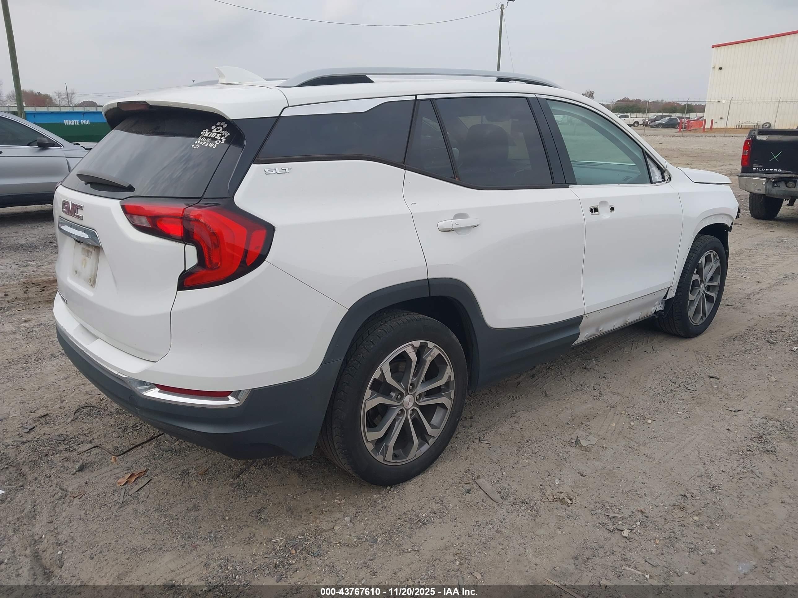 GMC TERRAIN image 4