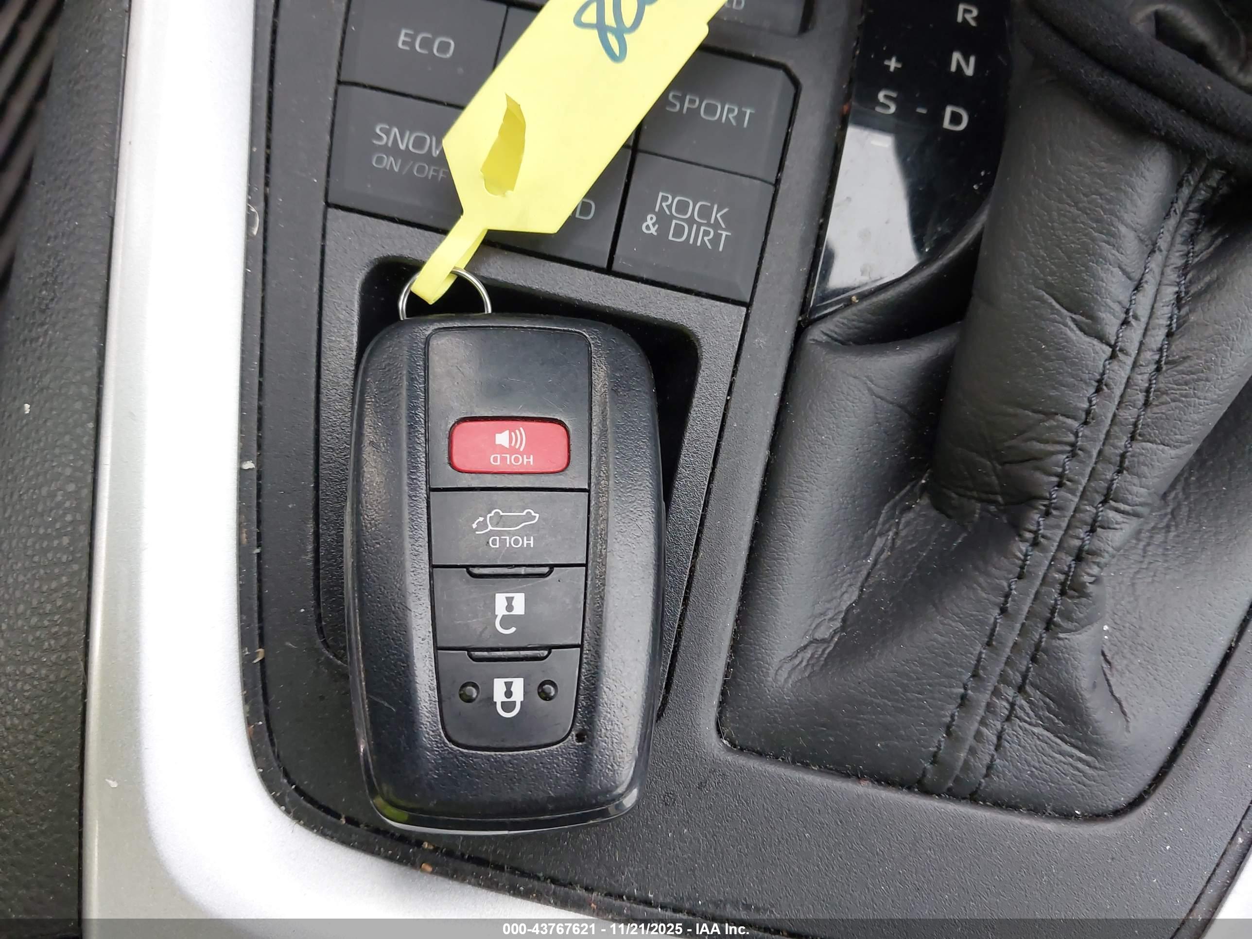 TOYOTA RAV4 image 11