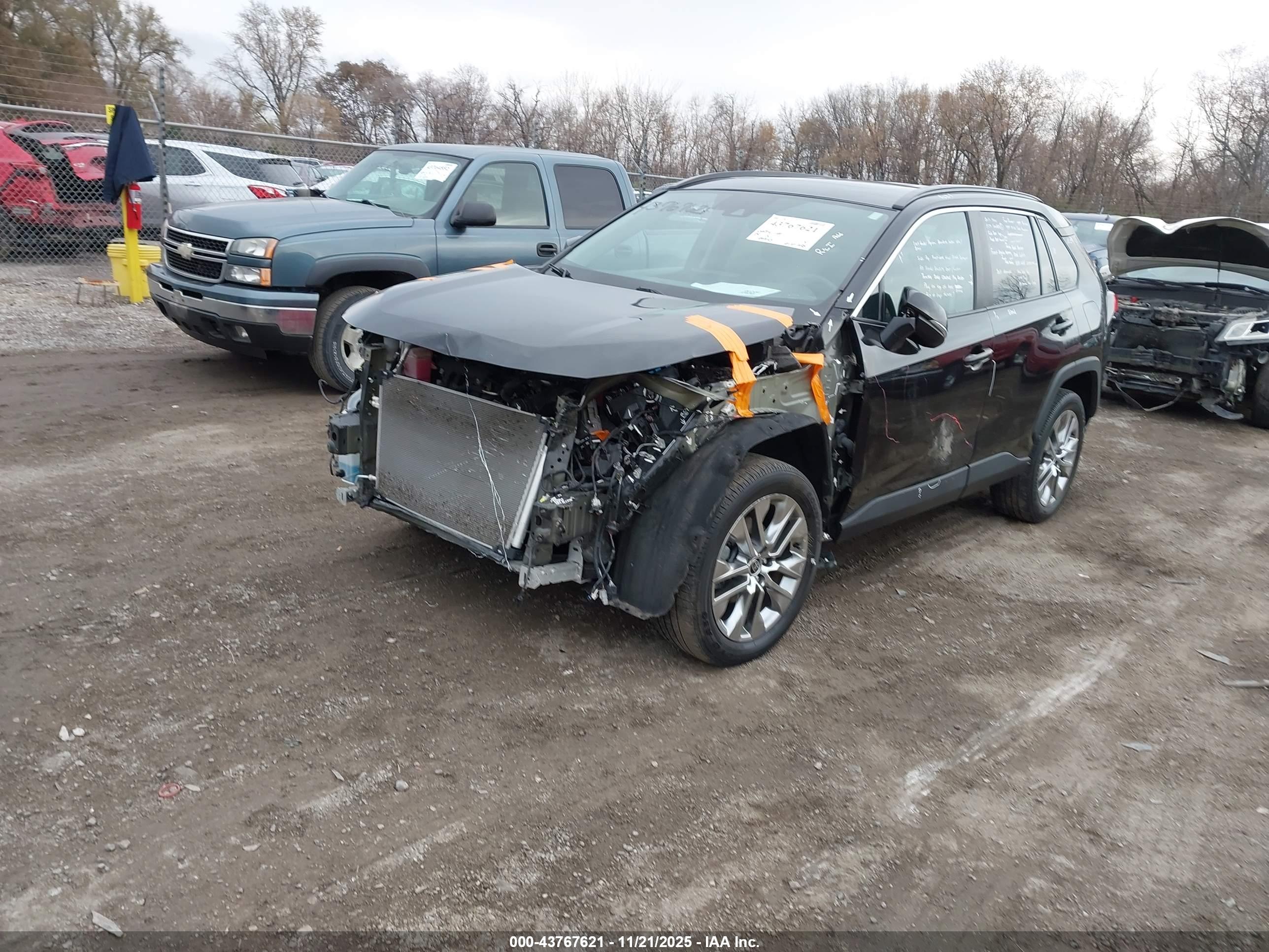 TOYOTA RAV4 image 2