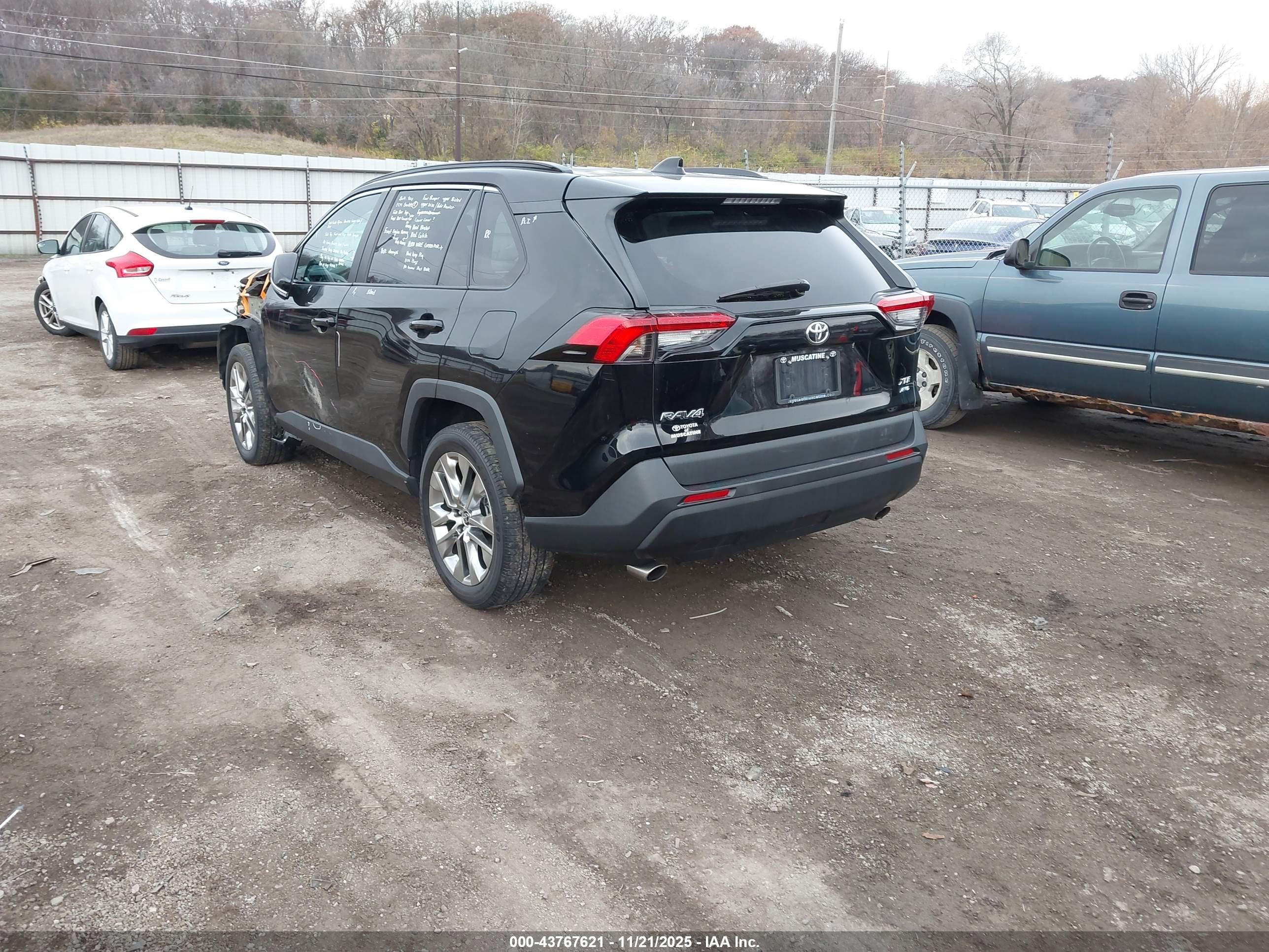 TOYOTA RAV4 image 3