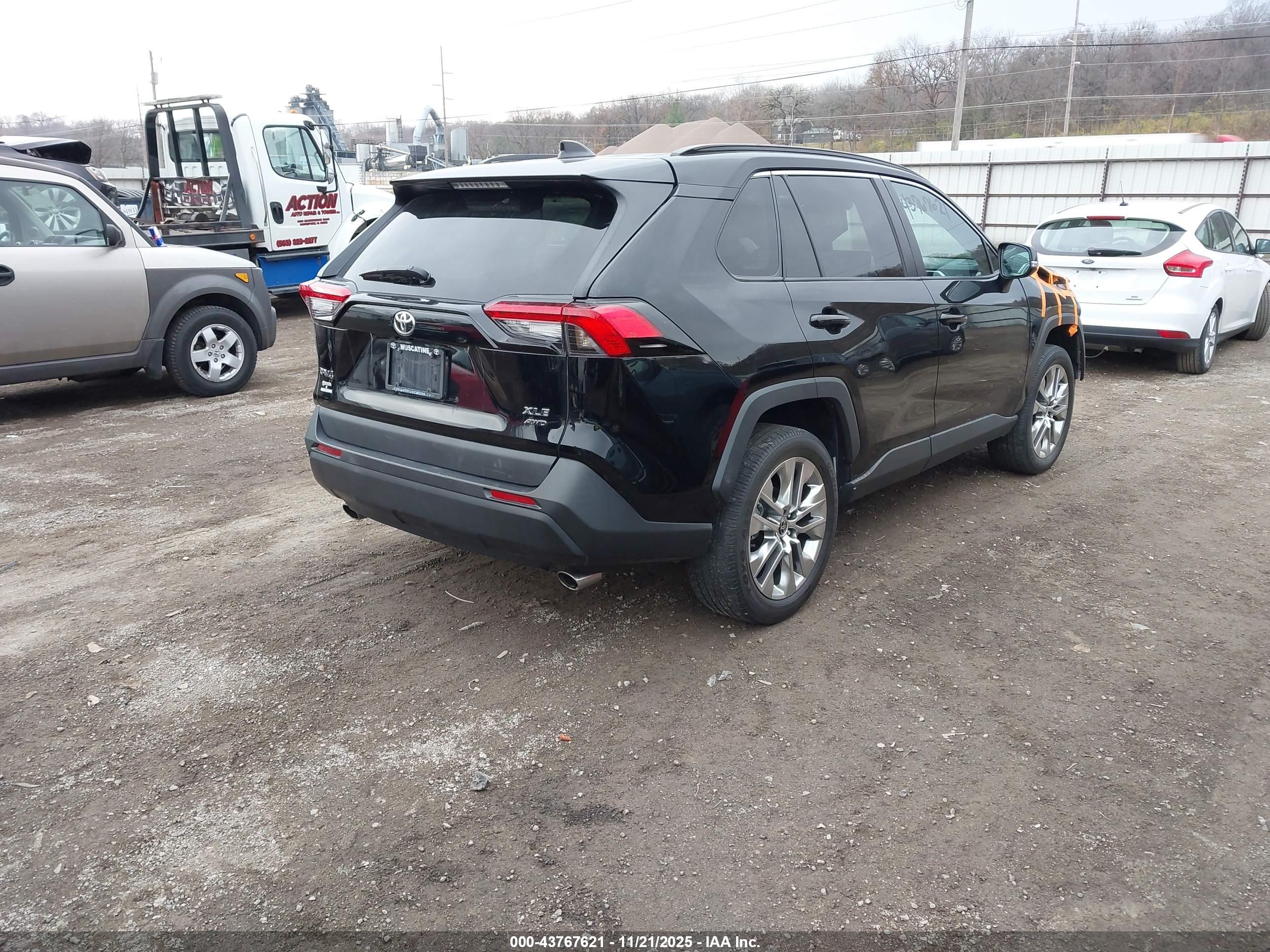 TOYOTA RAV4 image 4