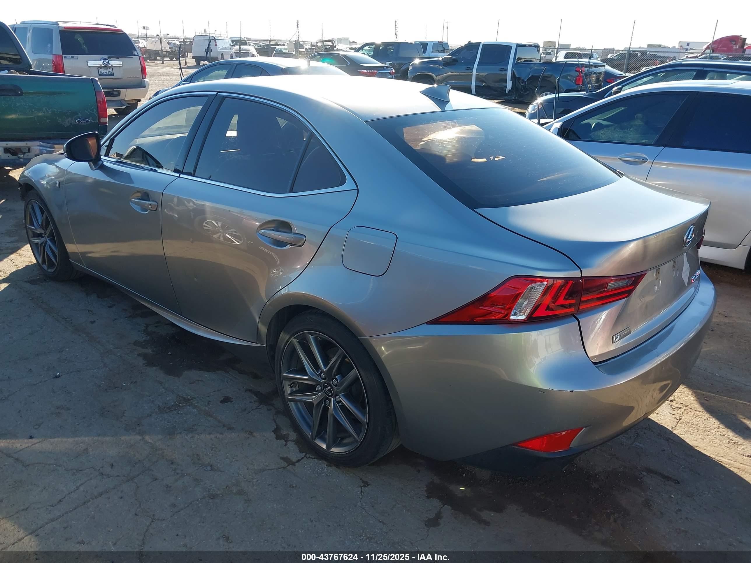 LEXUS IS image 3