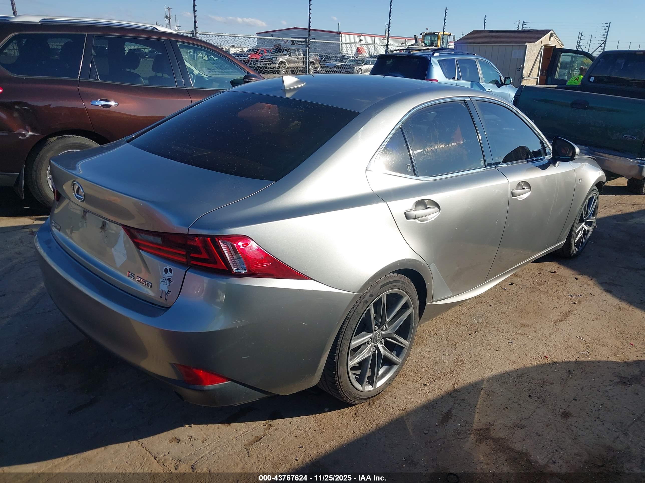 LEXUS IS image 4
