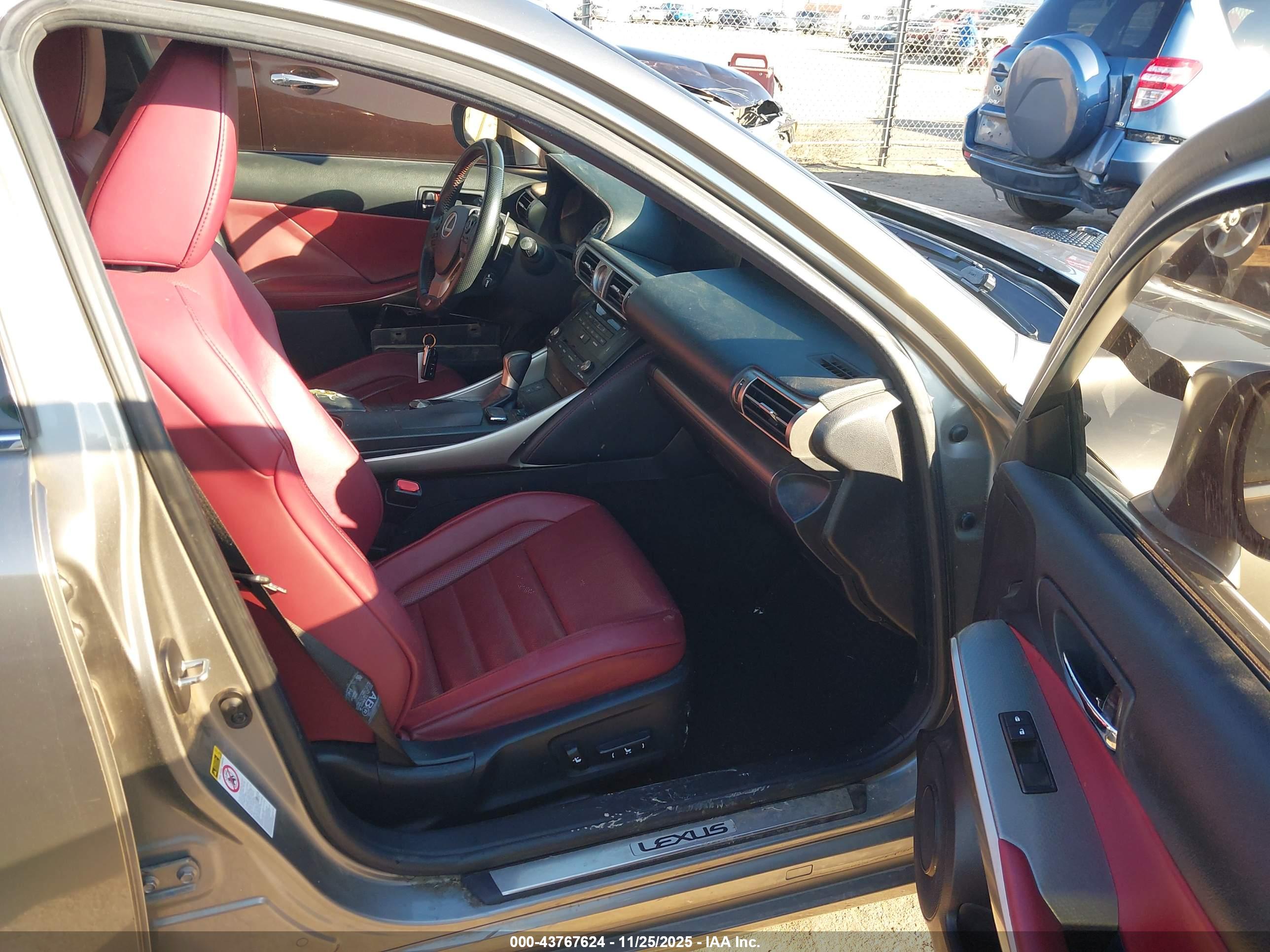 LEXUS IS image 5