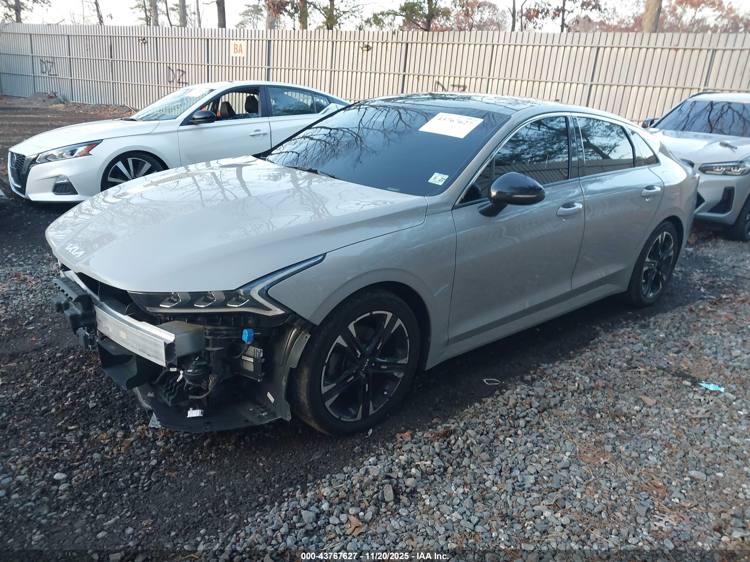 KIA K5 image 2