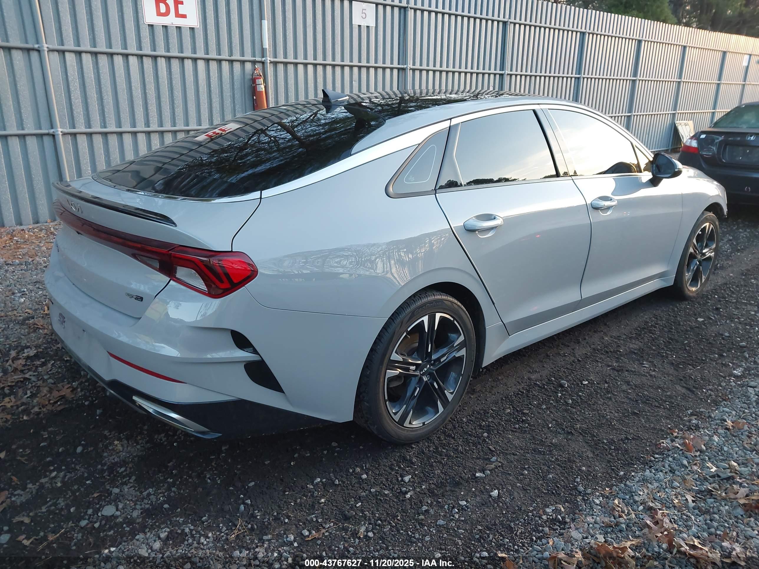 KIA K5 image 4