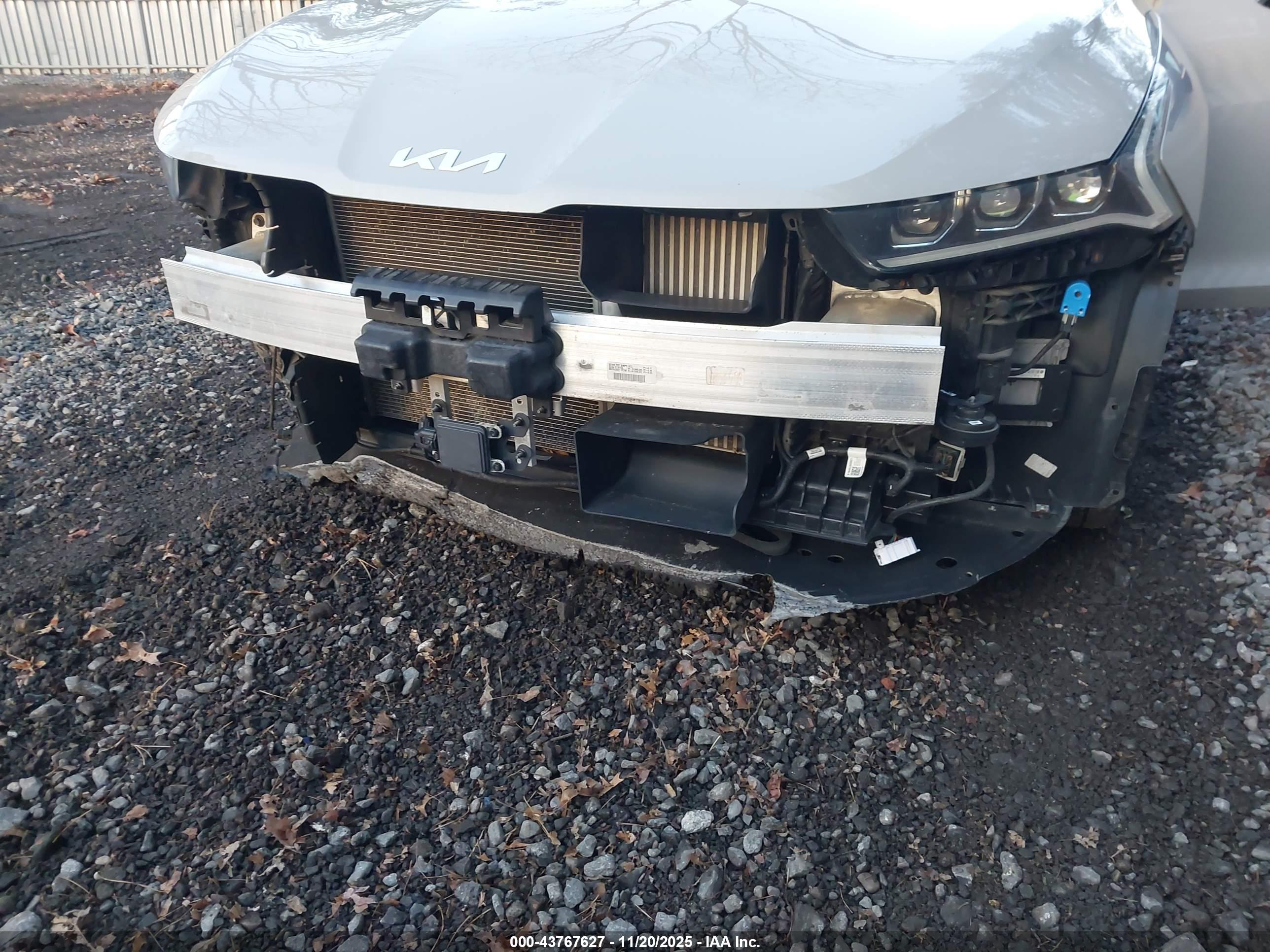 KIA K5 image 6