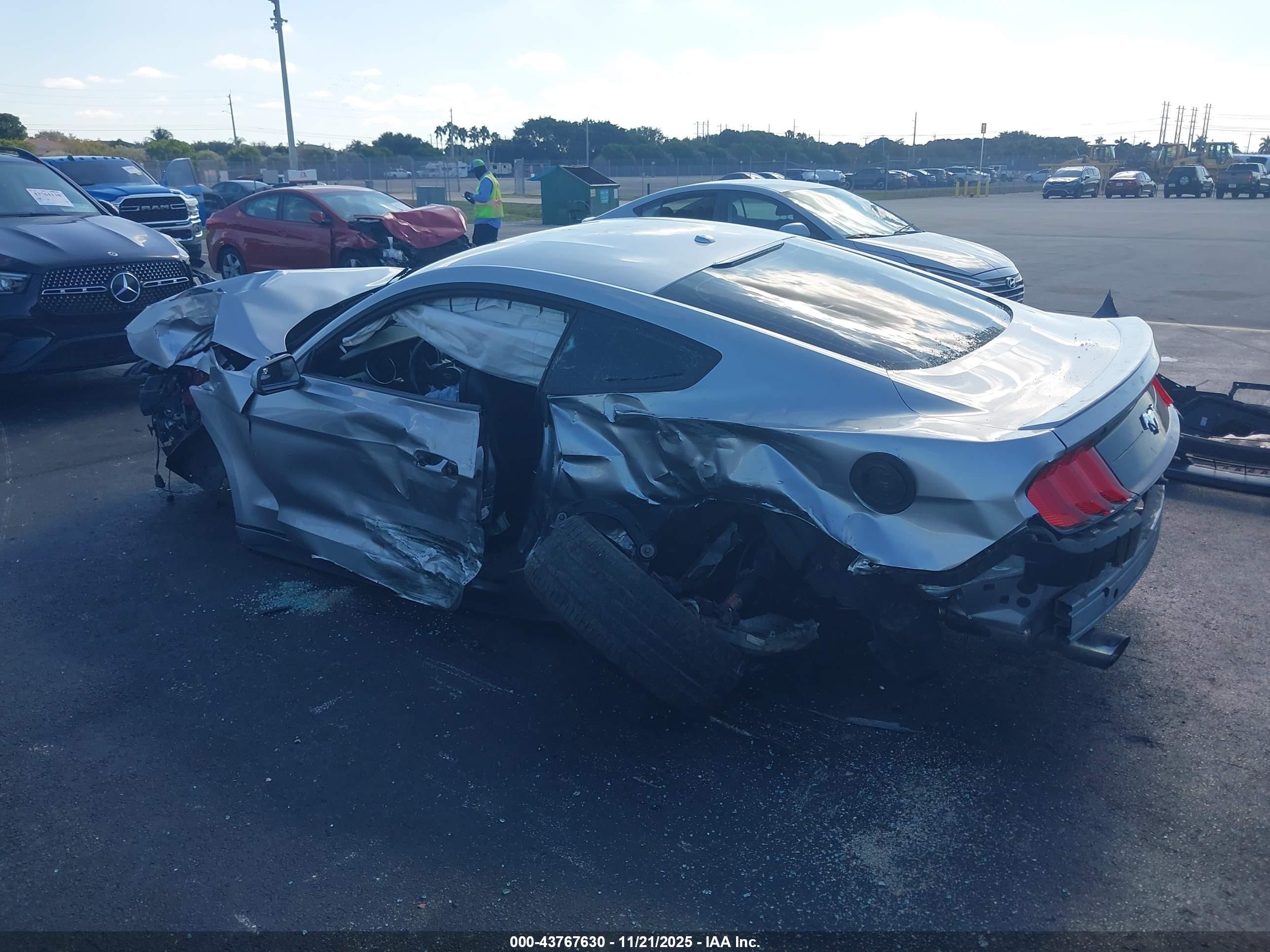 FORD MUSTANG image 3