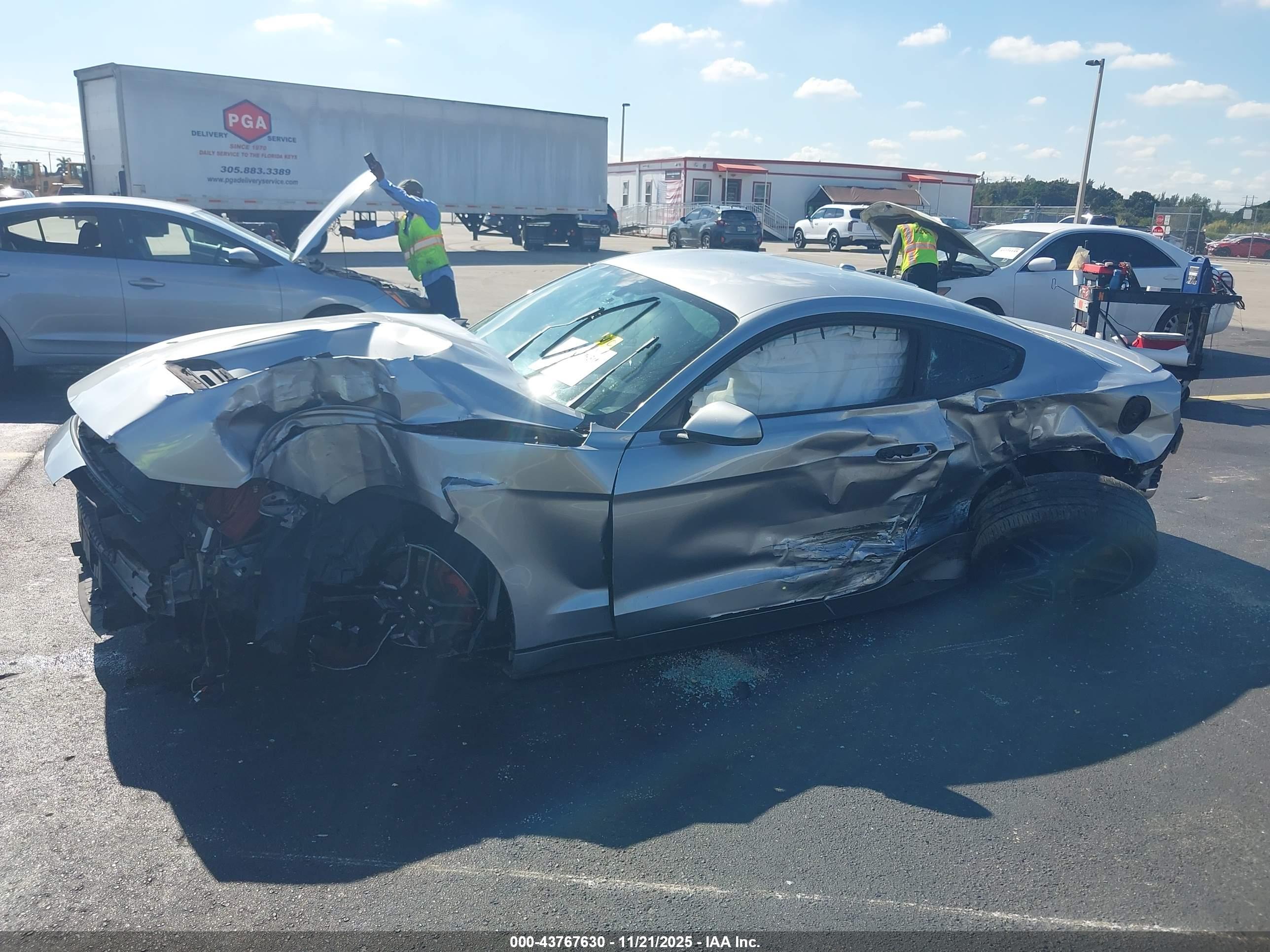 FORD MUSTANG image 6