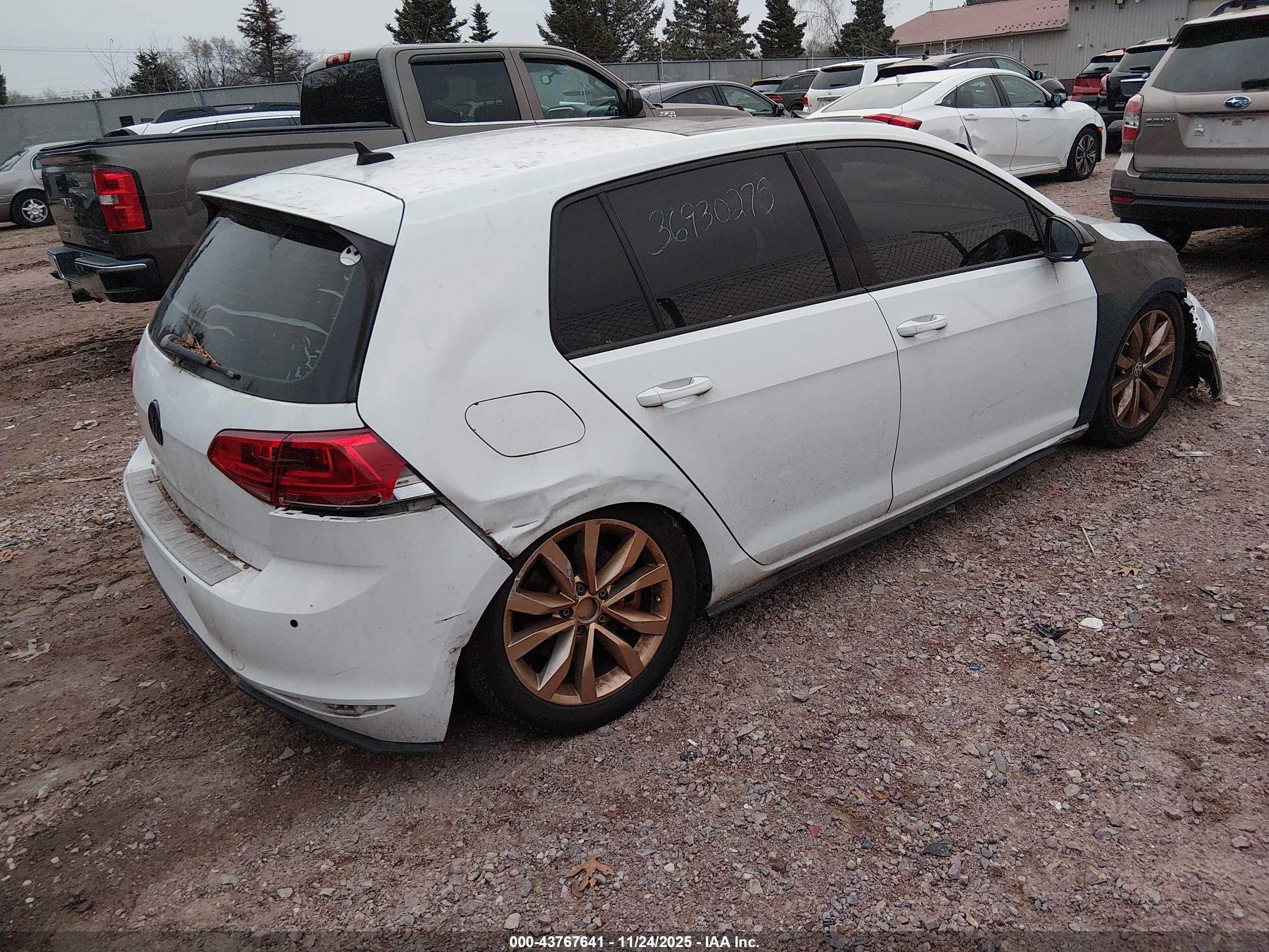 VOLKSWAGEN GOLF image 4